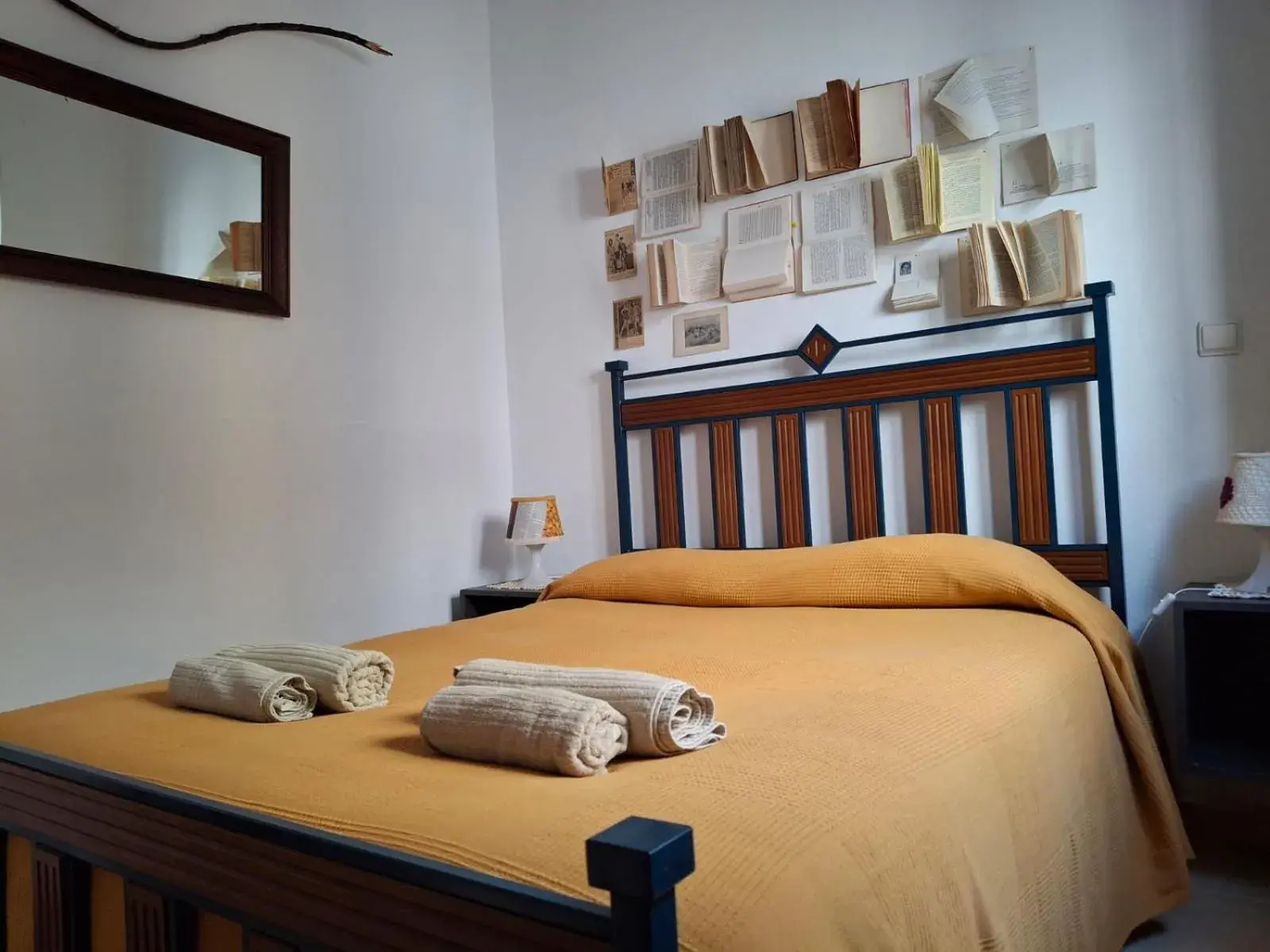 Standard Double Room with Shared Bathroom in Olive Hostel Lagos Standard Double Room with Shared Bathroom in Olive Hostel Lagos