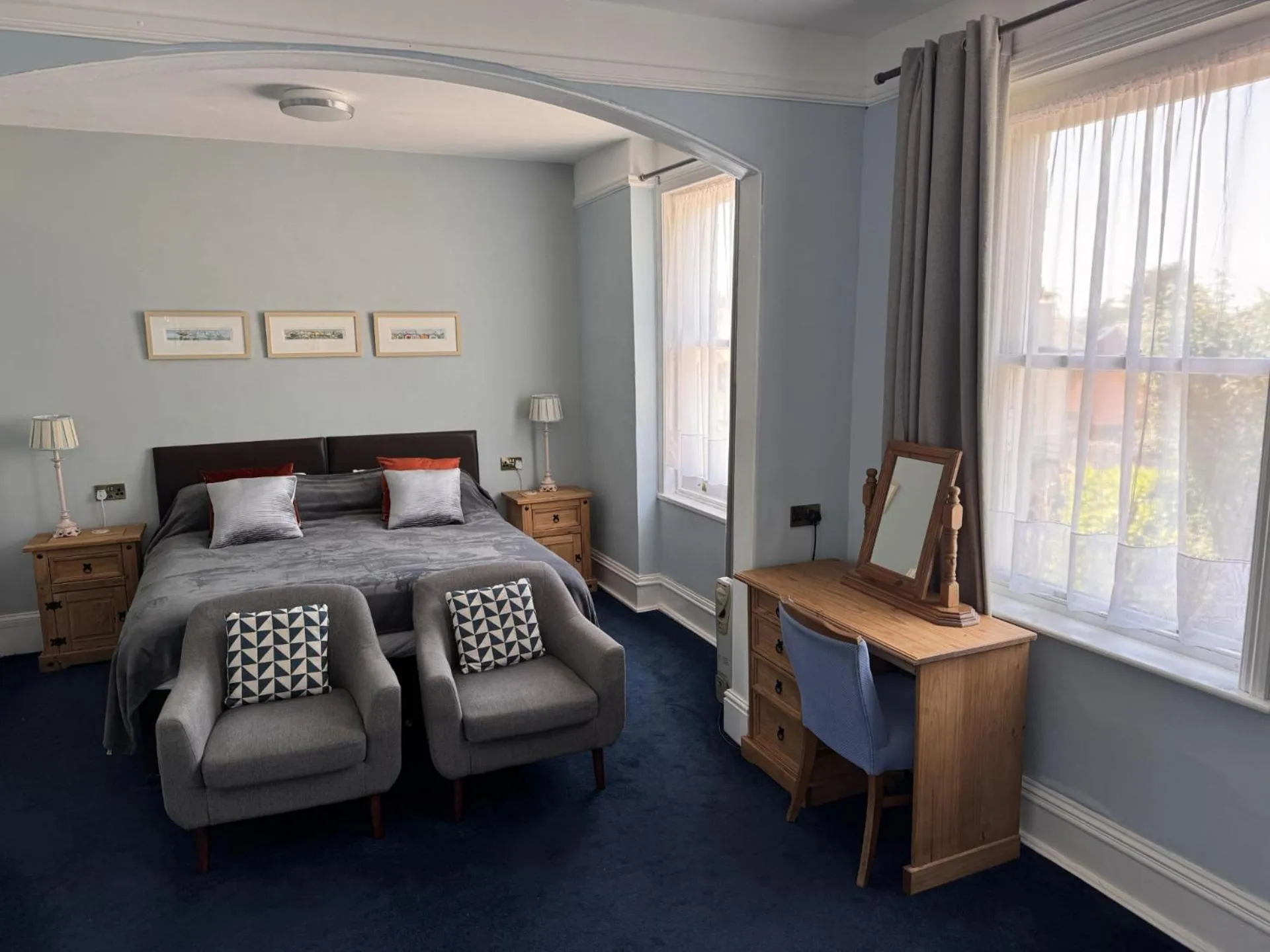 Photo of the whole room, Bed in The Shirley