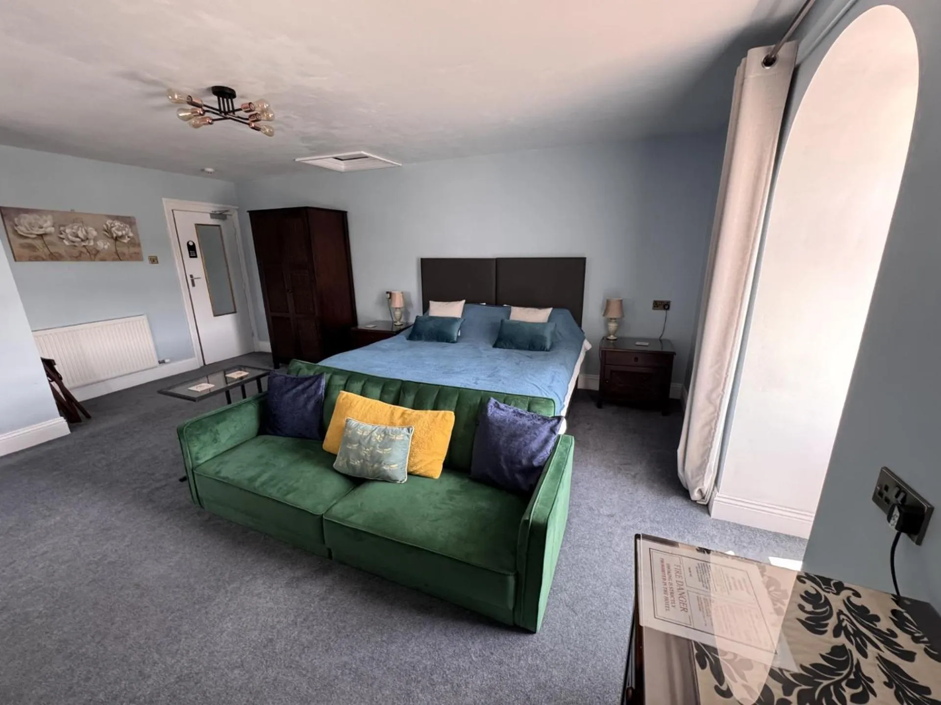 Bedroom, Bed in The Shirley