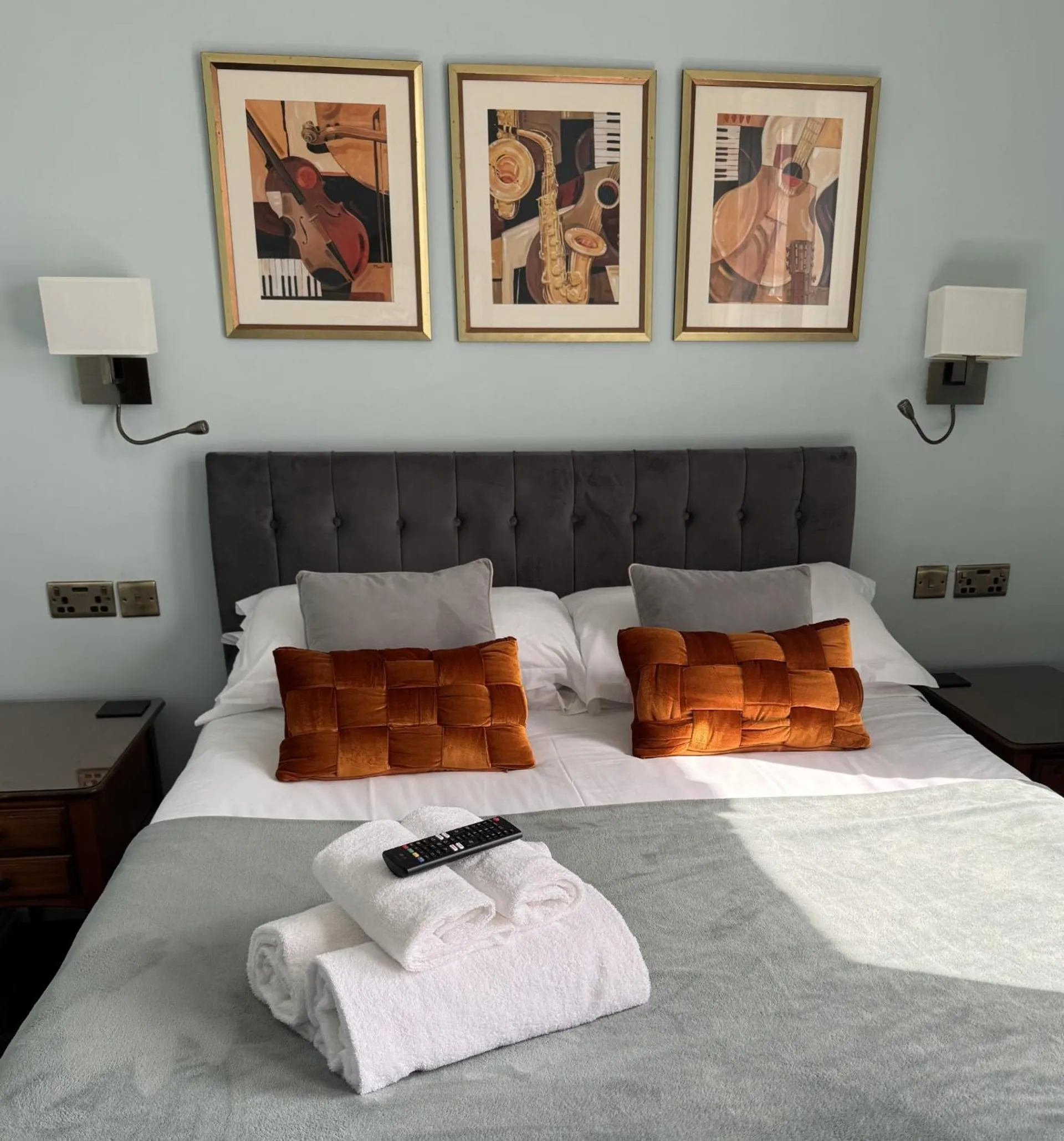 Bedroom, Bed in The Shirley