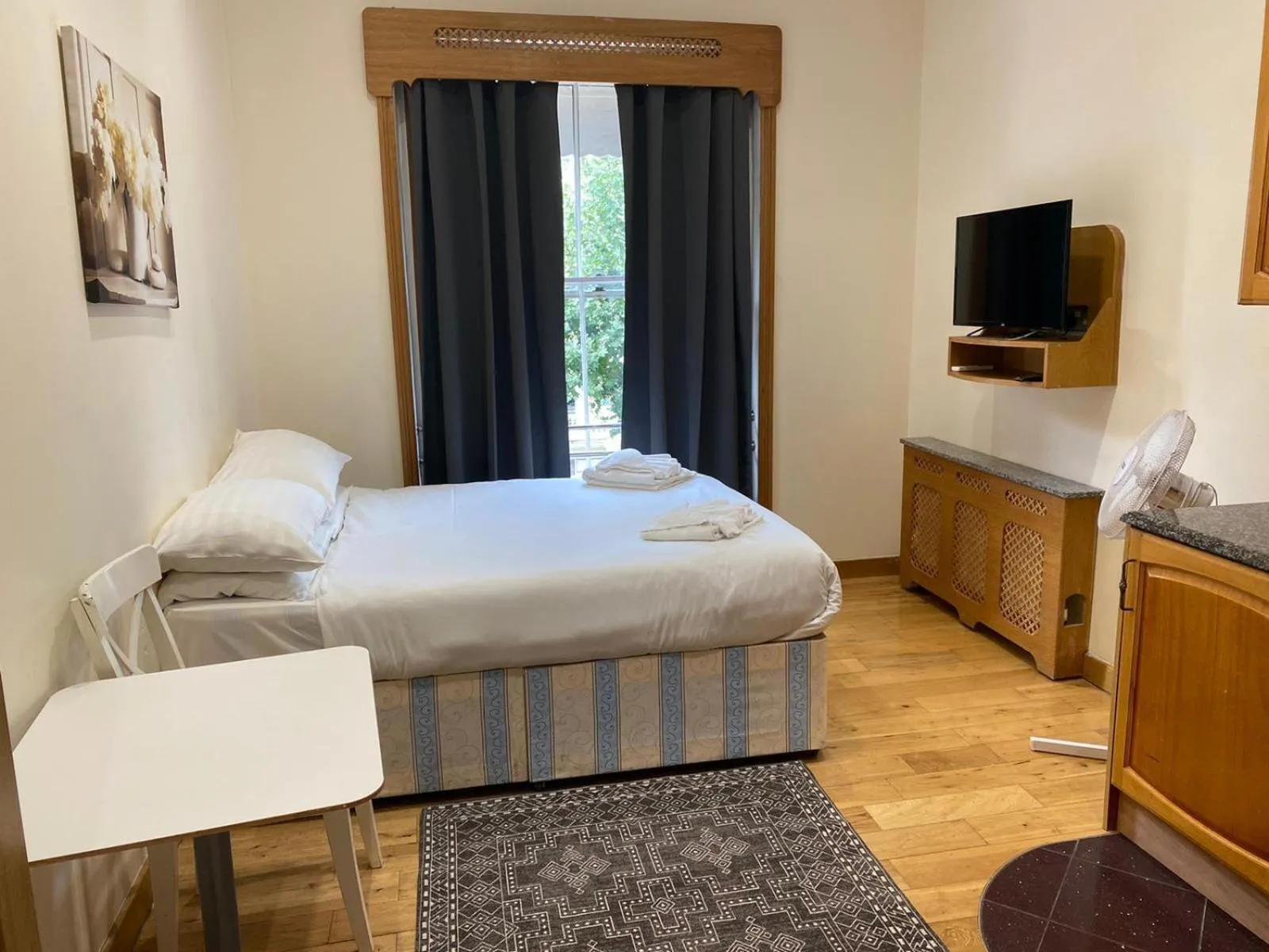 Bedroom, Bed in MSK Superior