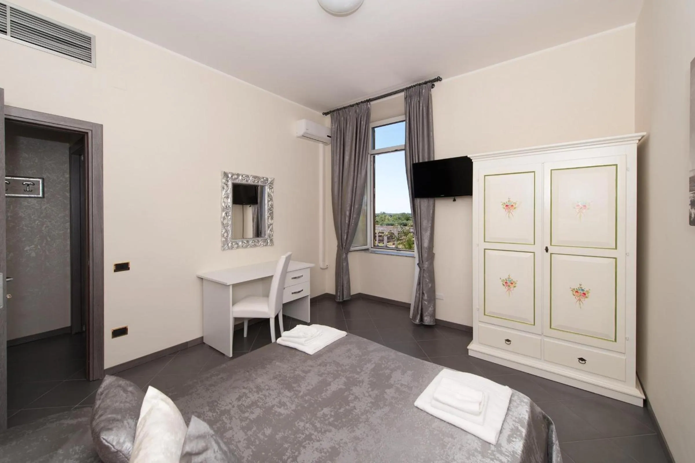 Photo of the whole room, Bed in Il Postiglione Hotel - Sala Ricevimenti Minturno