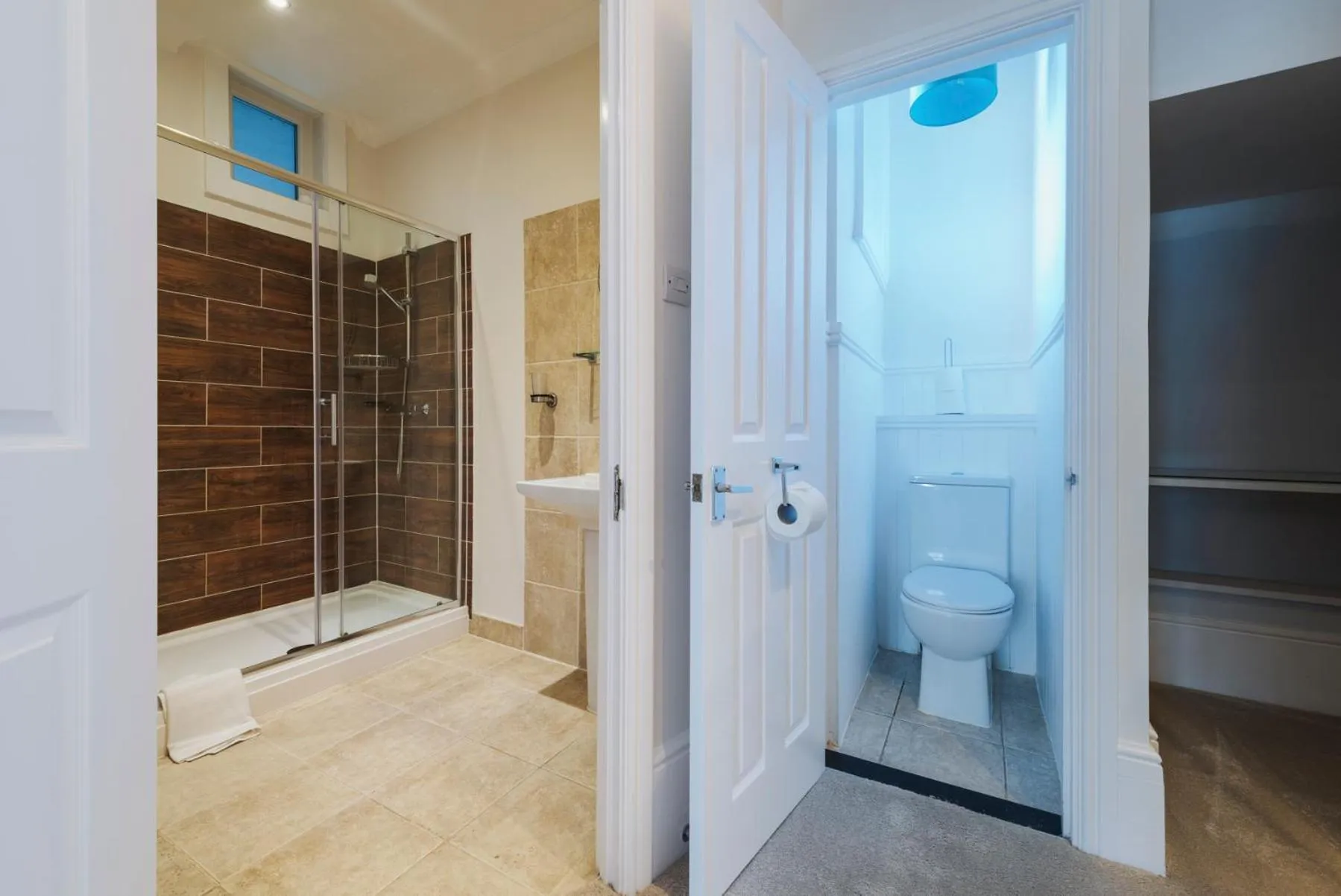 Shower in Florence House Boutique Hotel and Restaurant