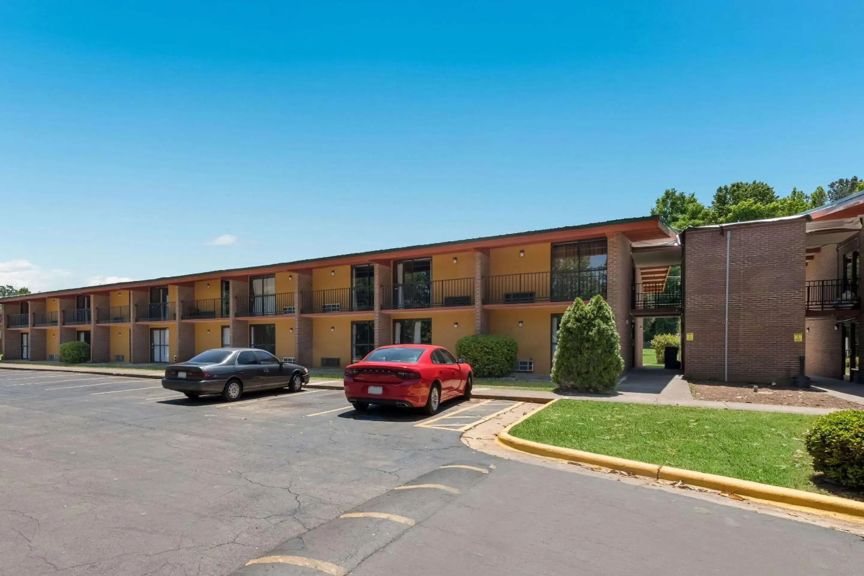 Property building in Econo Lodge Property building in Econo Lodge