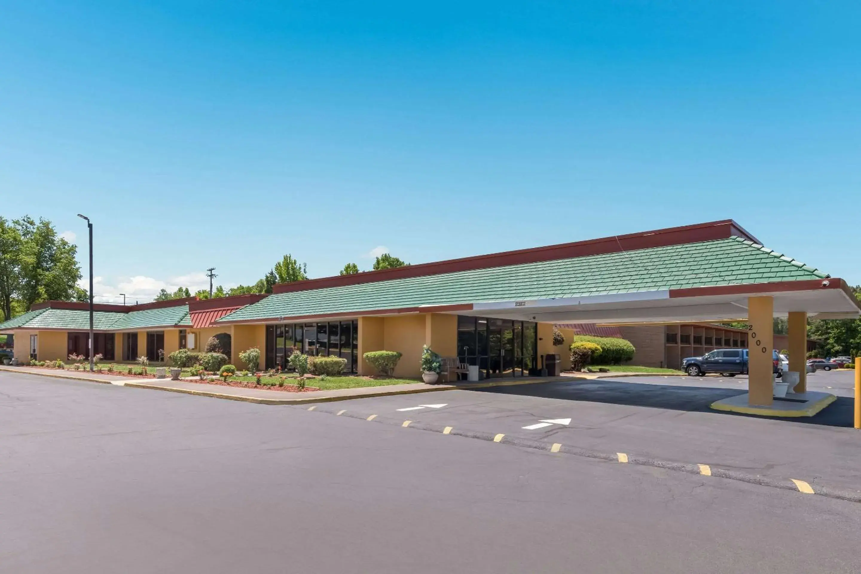 Property building in Econo Lodge Property building in Econo Lodge