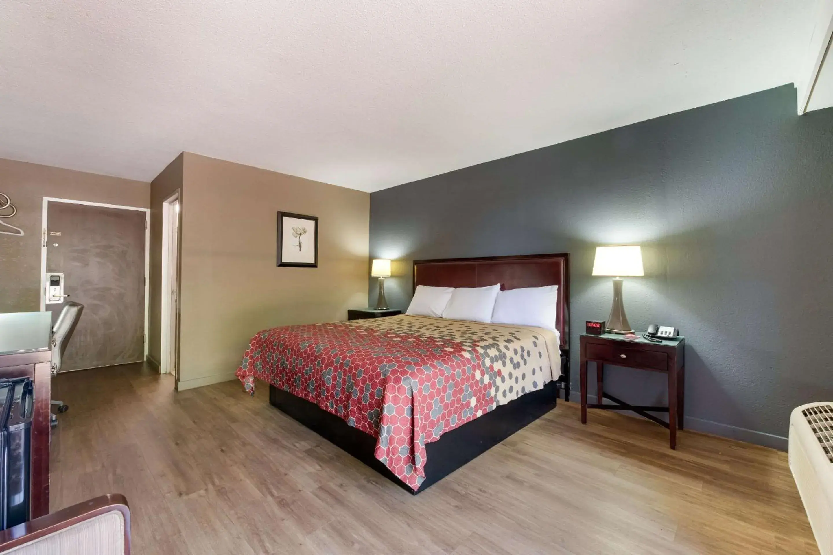 Bedroom, Bed in Econo Lodge Bedroom, Bed in Econo Lodge