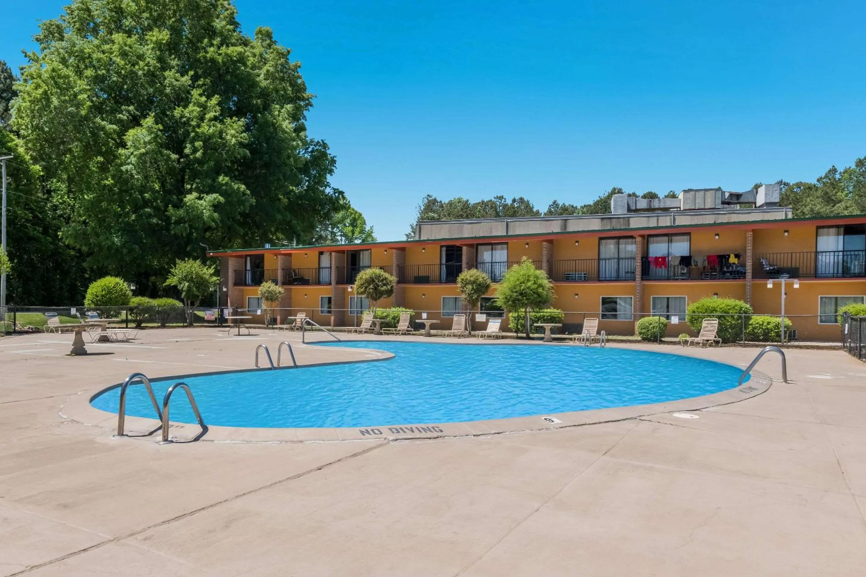 Swimming pool in Econo Lodge High Point - Archdale