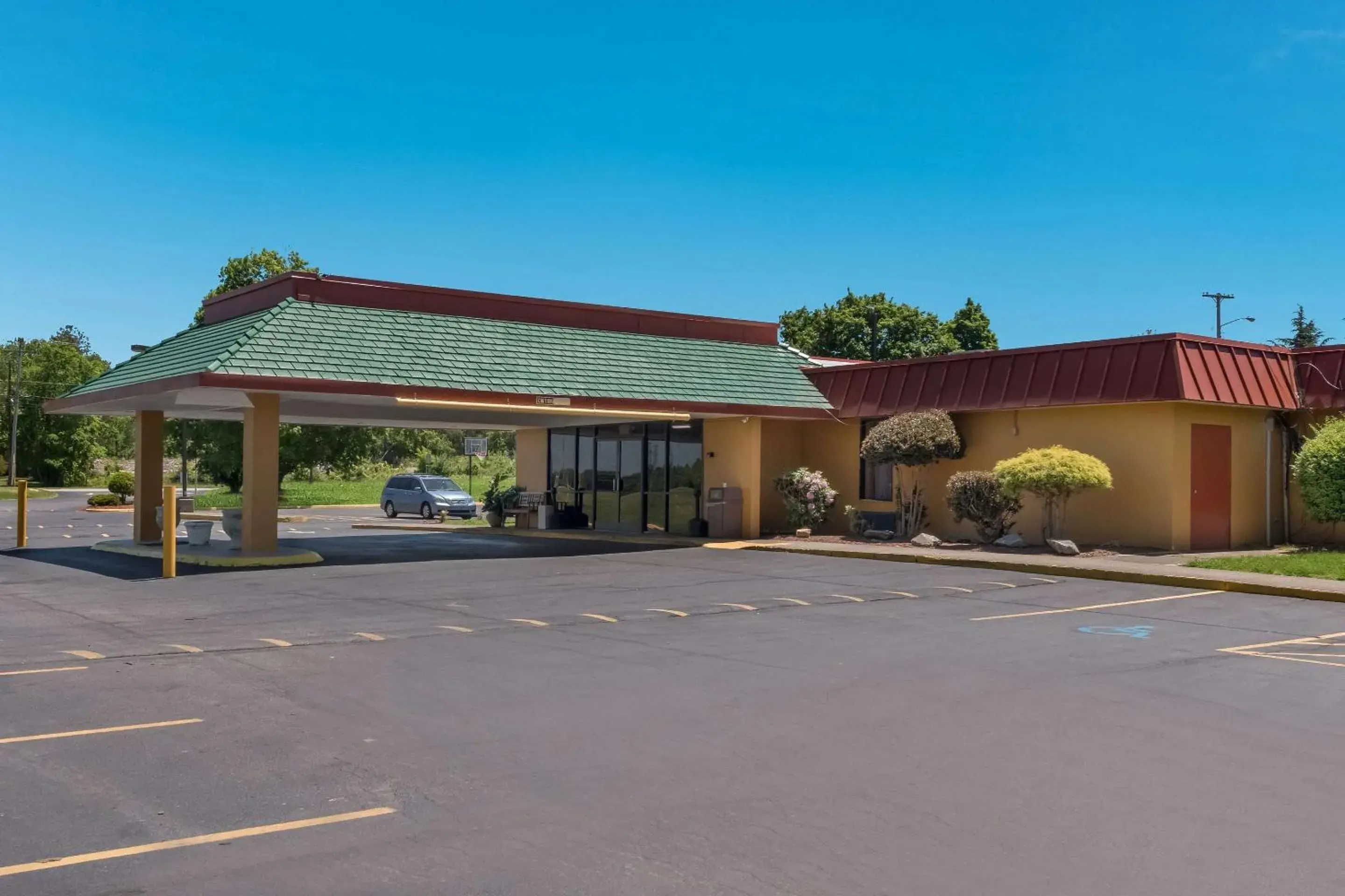 Property building in Econo Lodge Property building in Econo Lodge