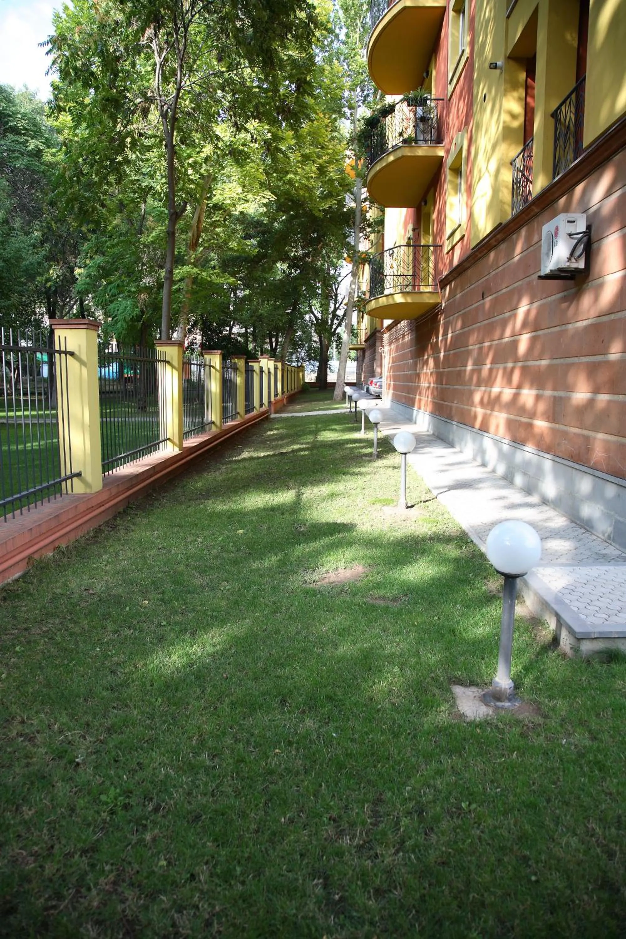 Residence Yezeguelian