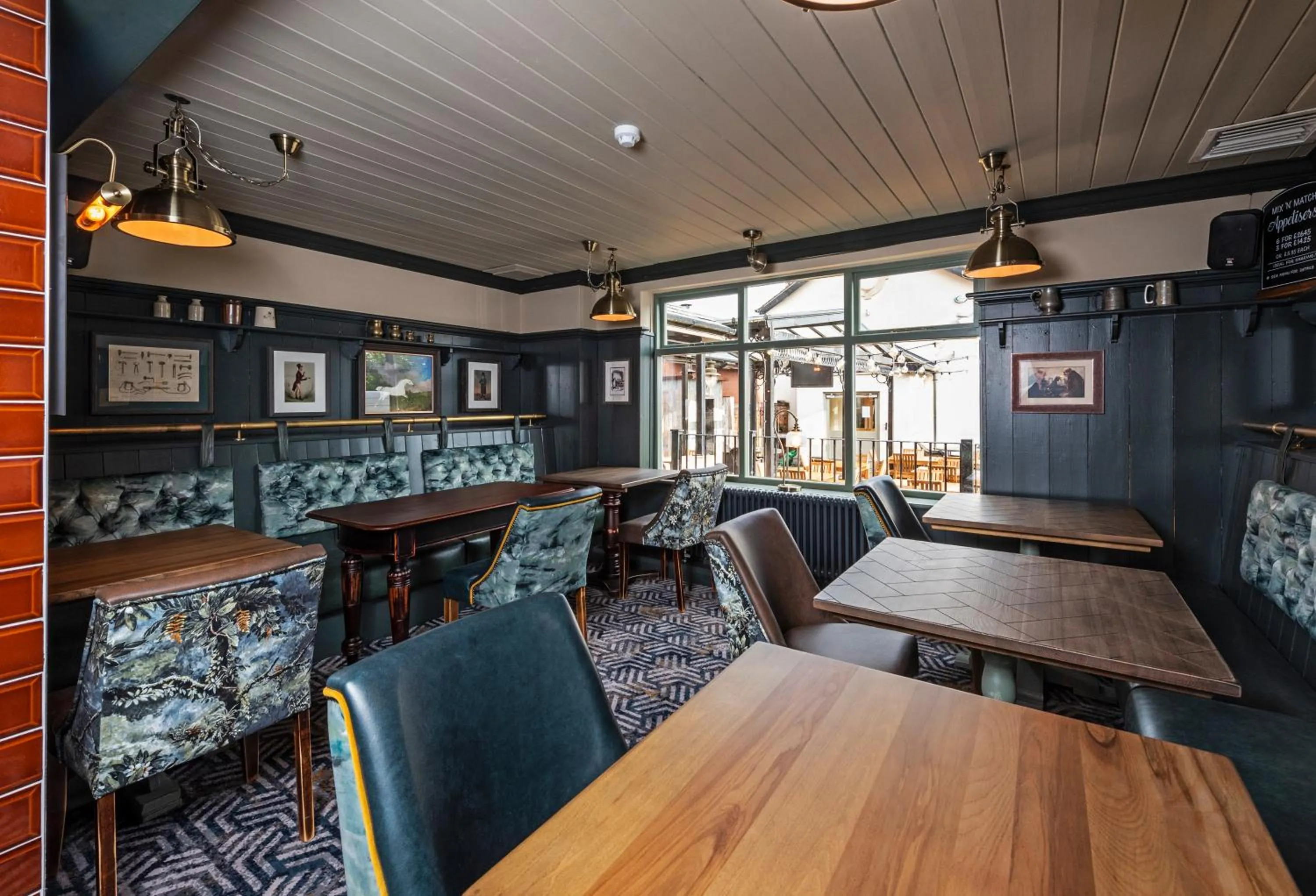 Lounge or bar in Wilmslow Lodge