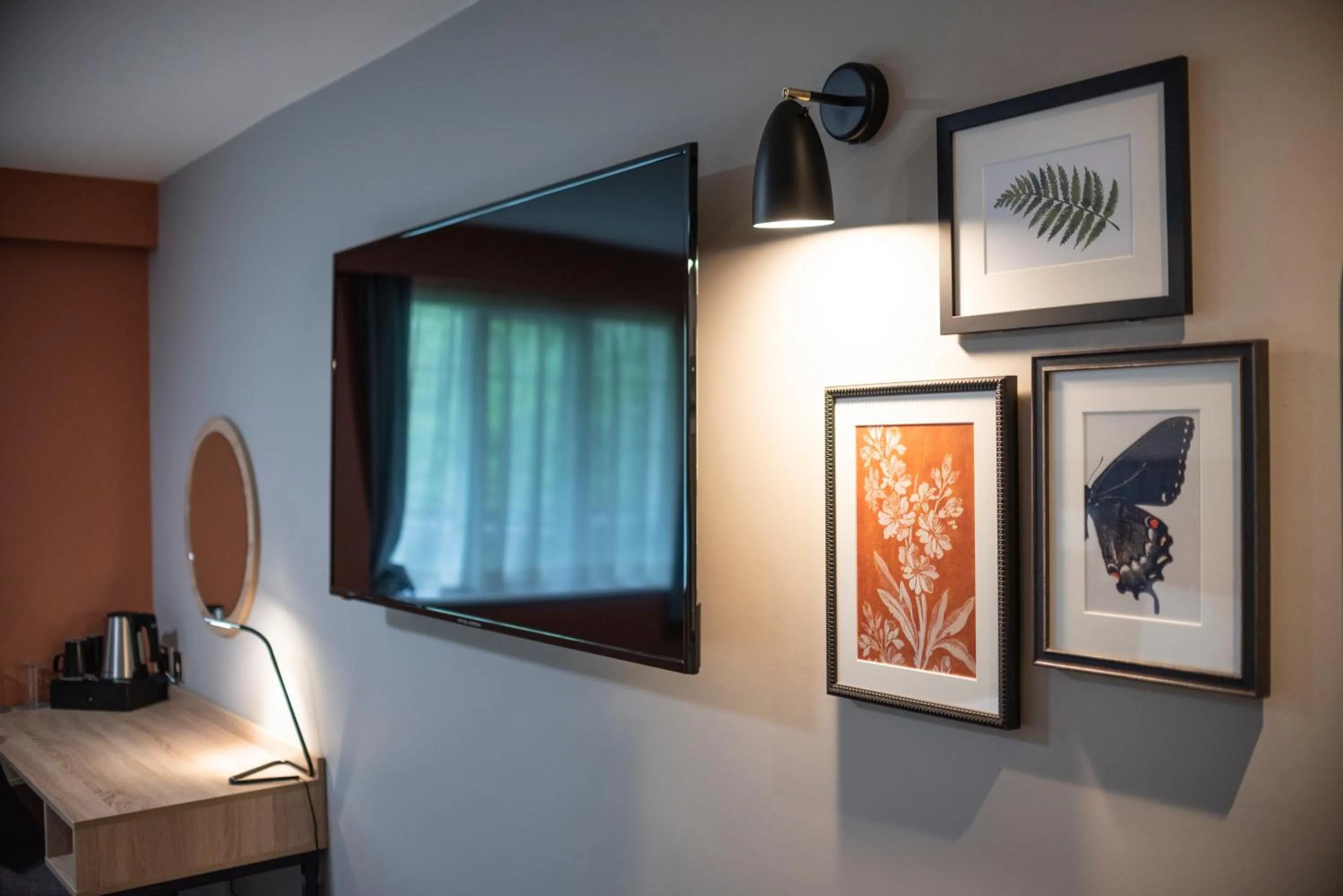 TV and multimedia in Wilmslow Lodge