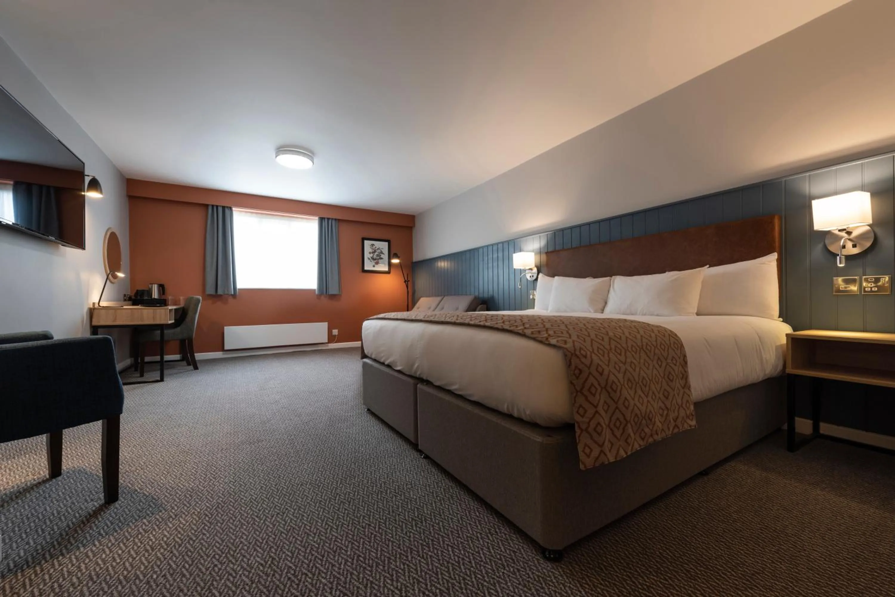 Bedroom, Bed in Wilmslow Lodge