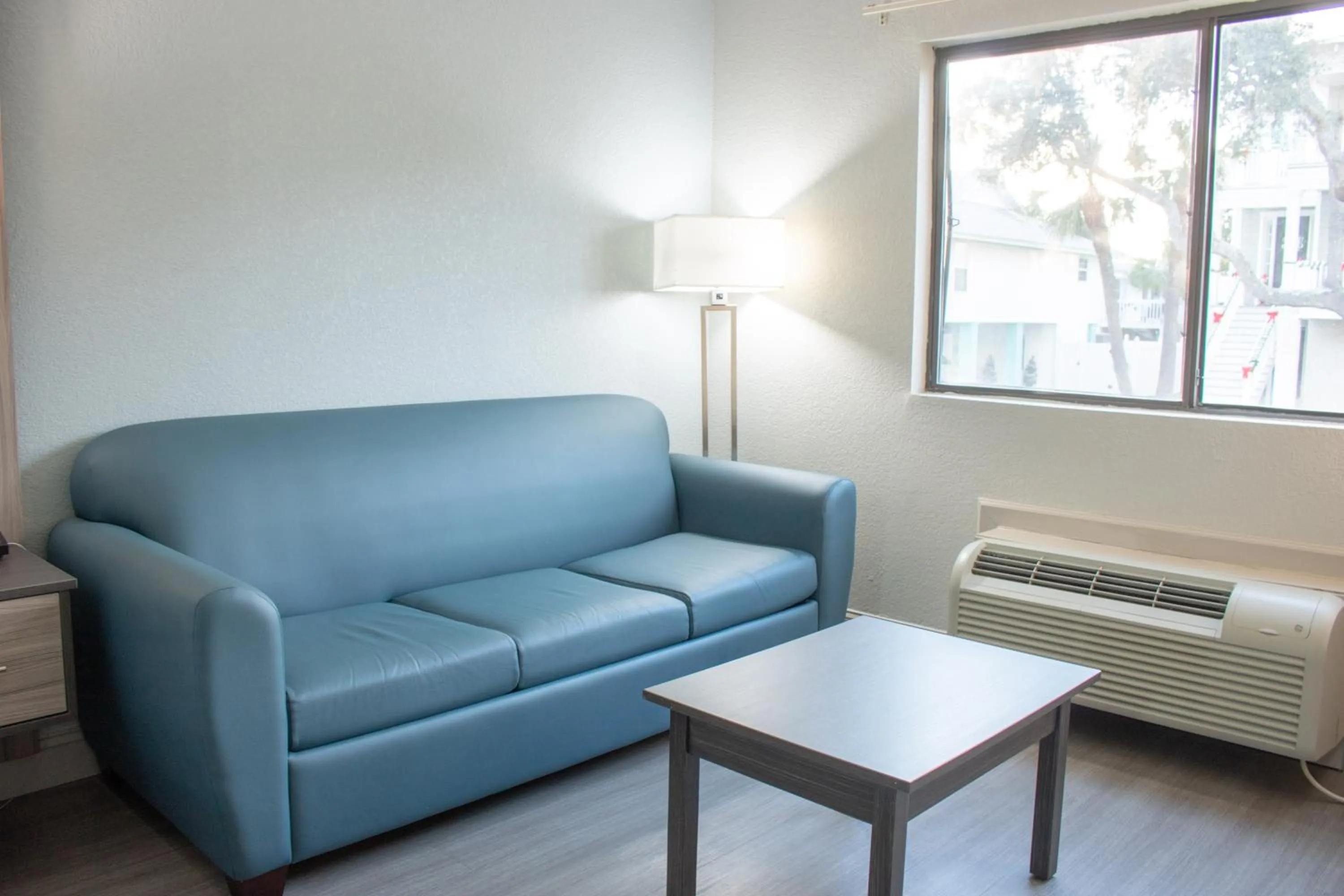 Seating area in Admiral's Inn on Tybee Island