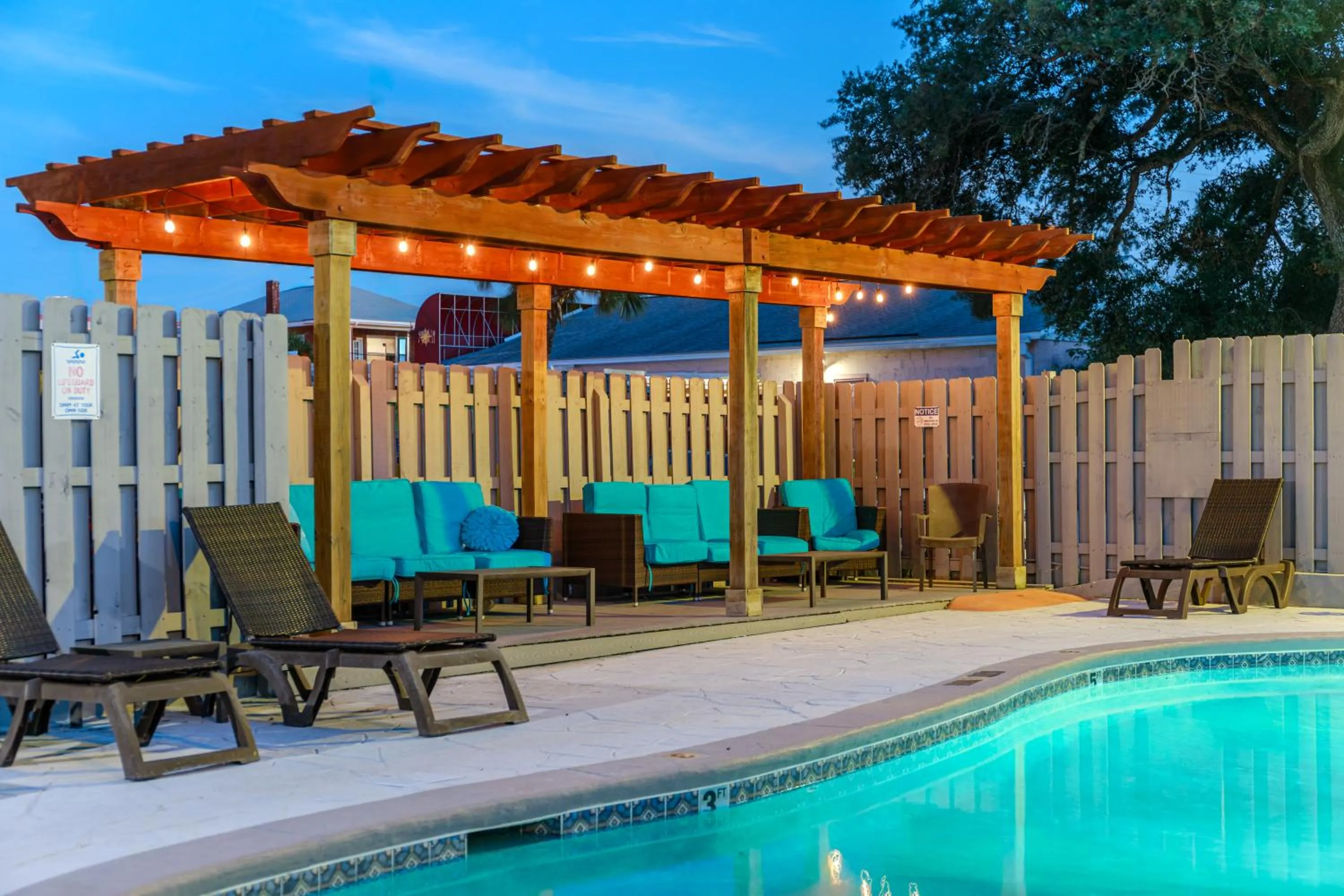 Swimming pool in Admiral's Inn on Tybee Island