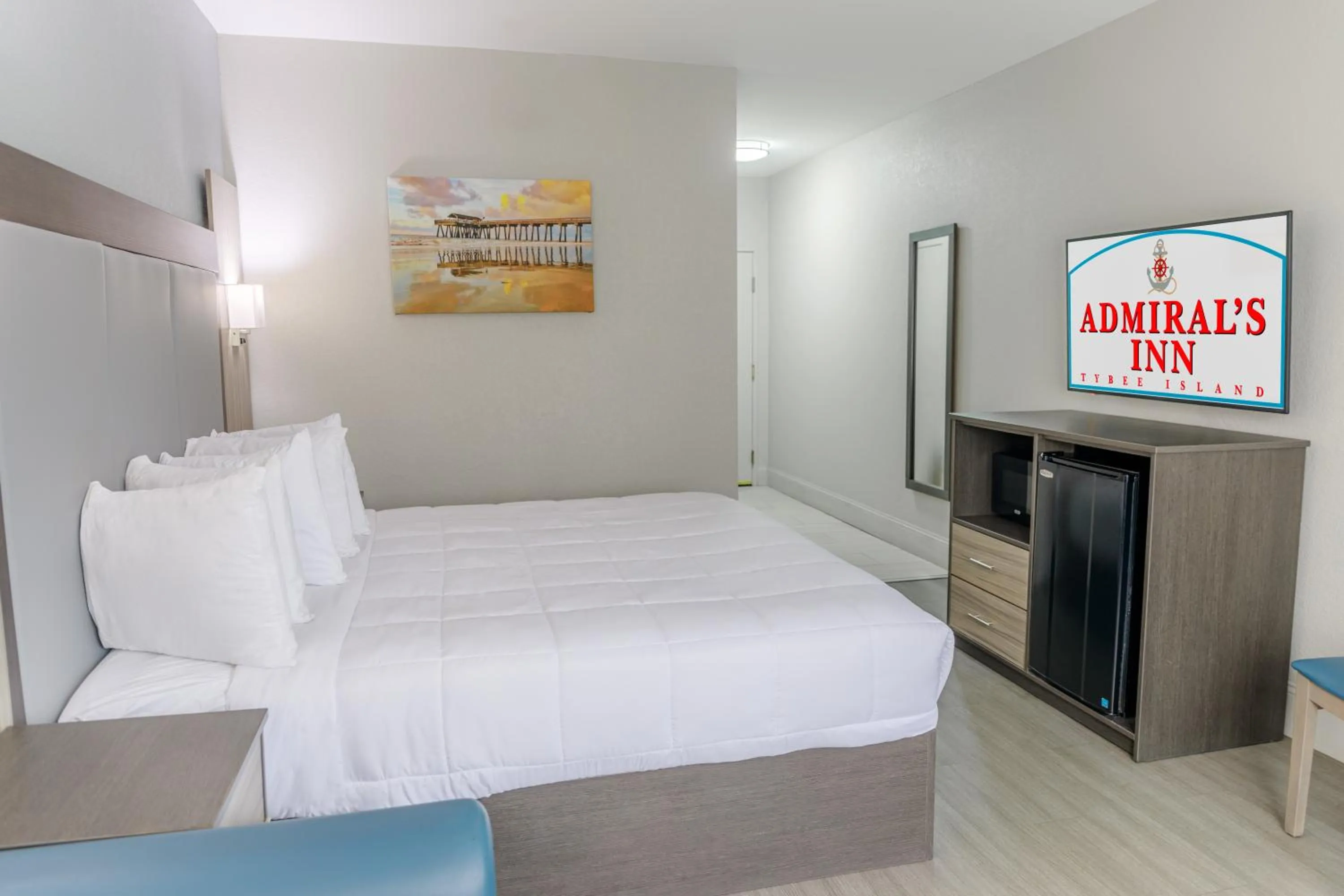 Bed in Admiral's Inn on Tybee Island