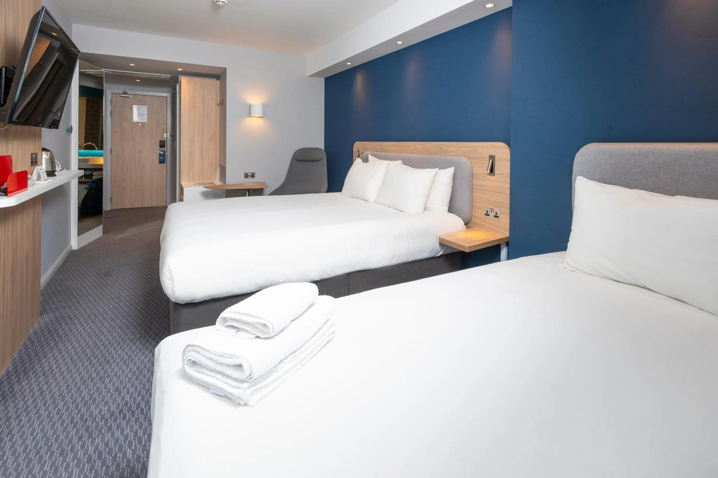 Photo of the whole room, Bed in Holiday Inn Express Swindon City Centre by IHG