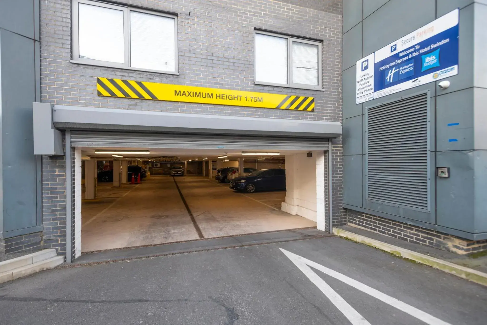 Property building in Holiday Inn Express Swindon City Centre by IHG Property building in Holiday Inn Express Swindon City Centre by IHG