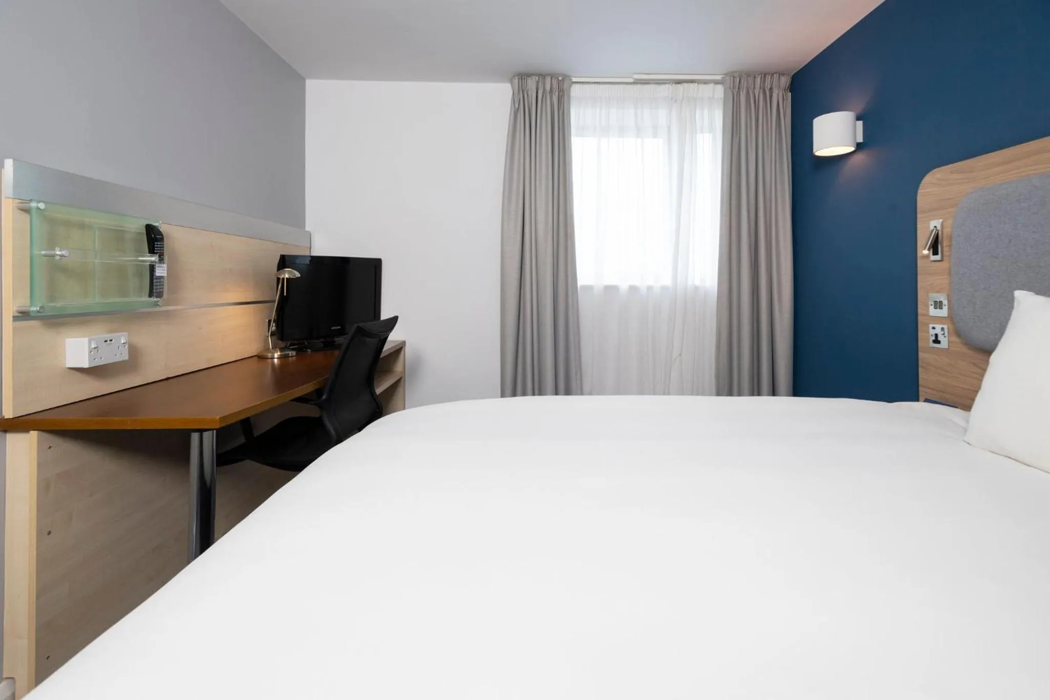 Photo of the whole room, Bed in Holiday Inn Express Swindon City Centre by IHG