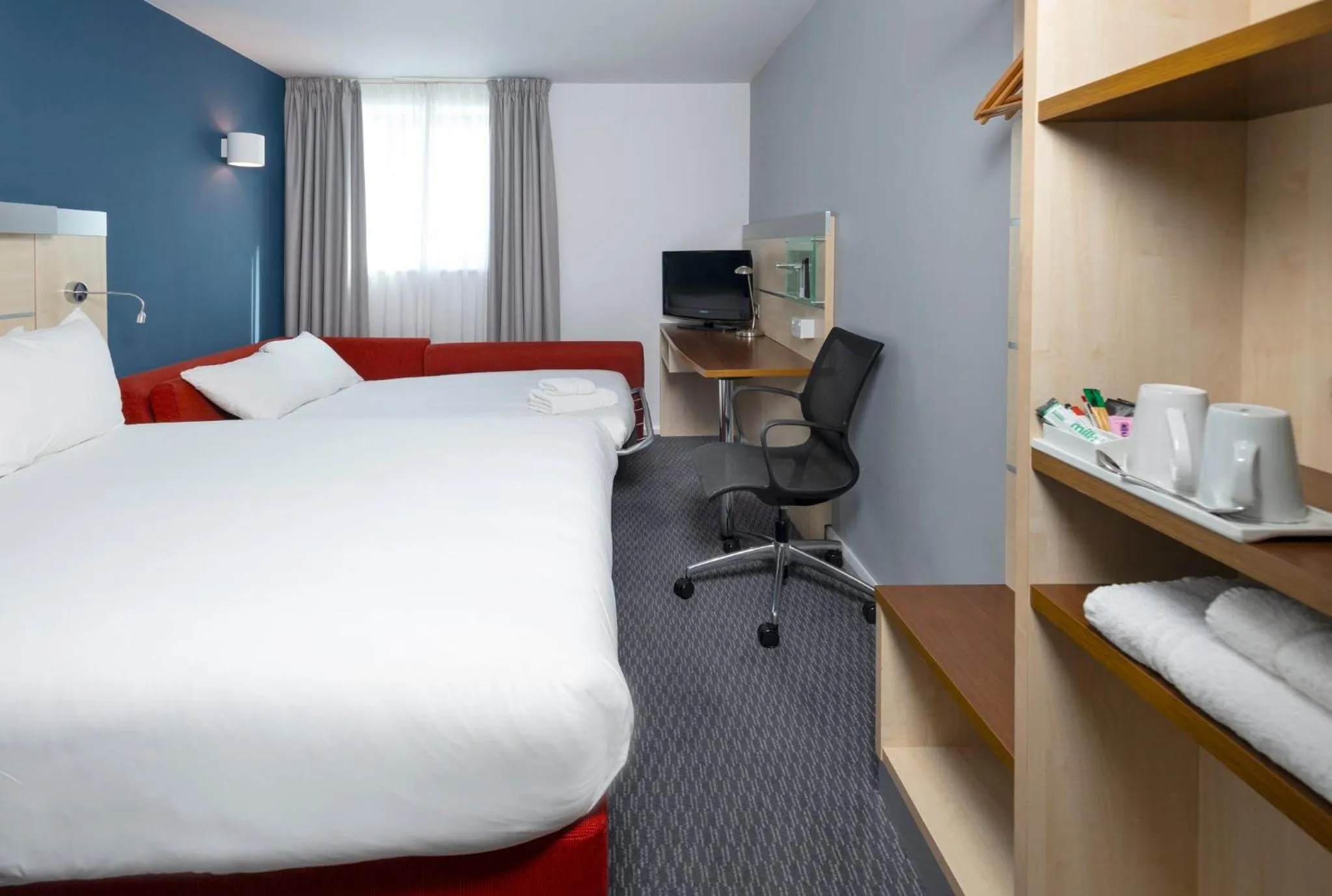 Photo of the whole room, Bed in Holiday Inn Express Swindon City Centre by IHG