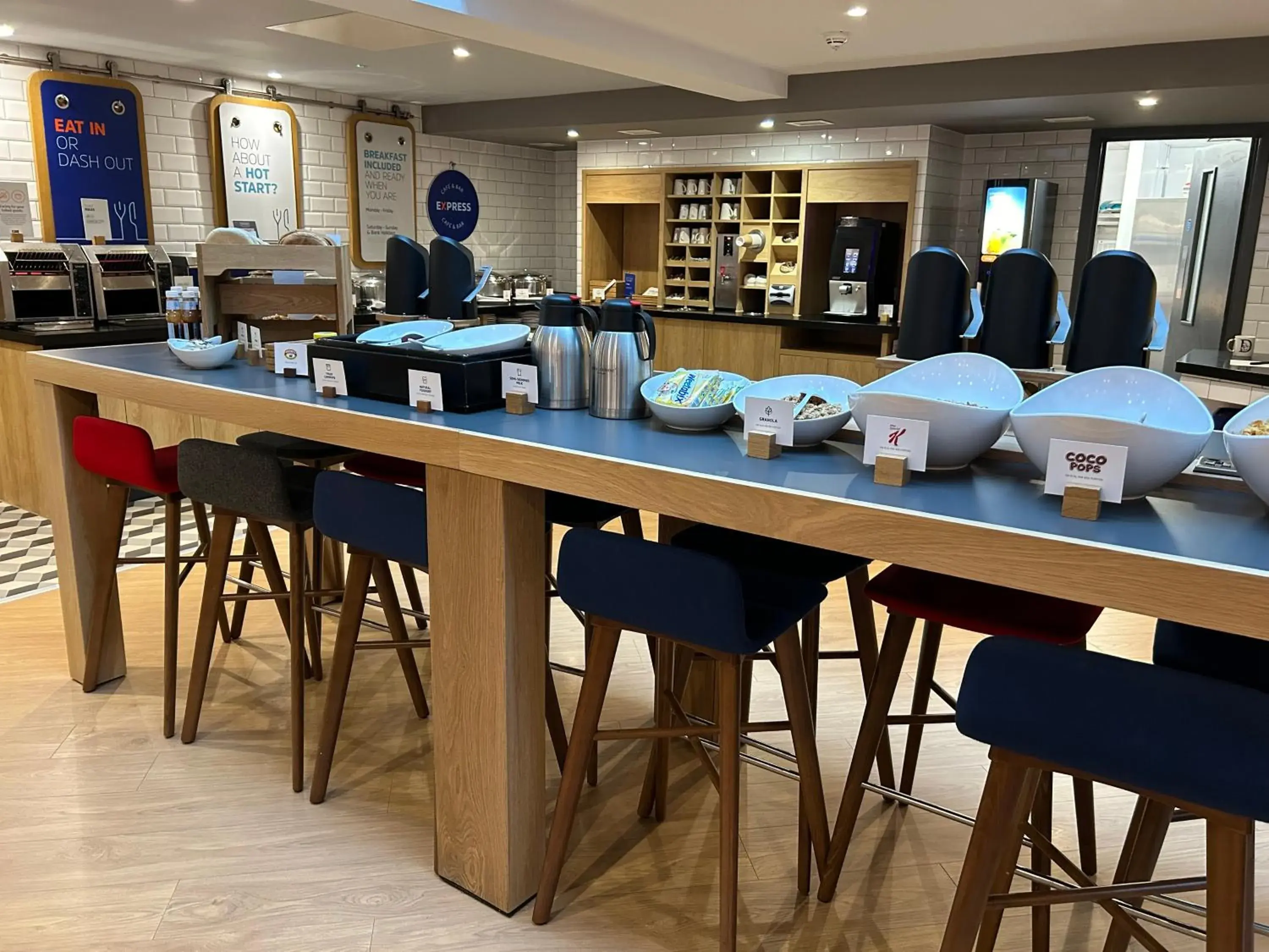 Restaurant/places to eat in Holiday Inn Express Swindon City Centre by IHG Restaurant/places to eat in Holiday Inn Express Swindon City Centre by IHG