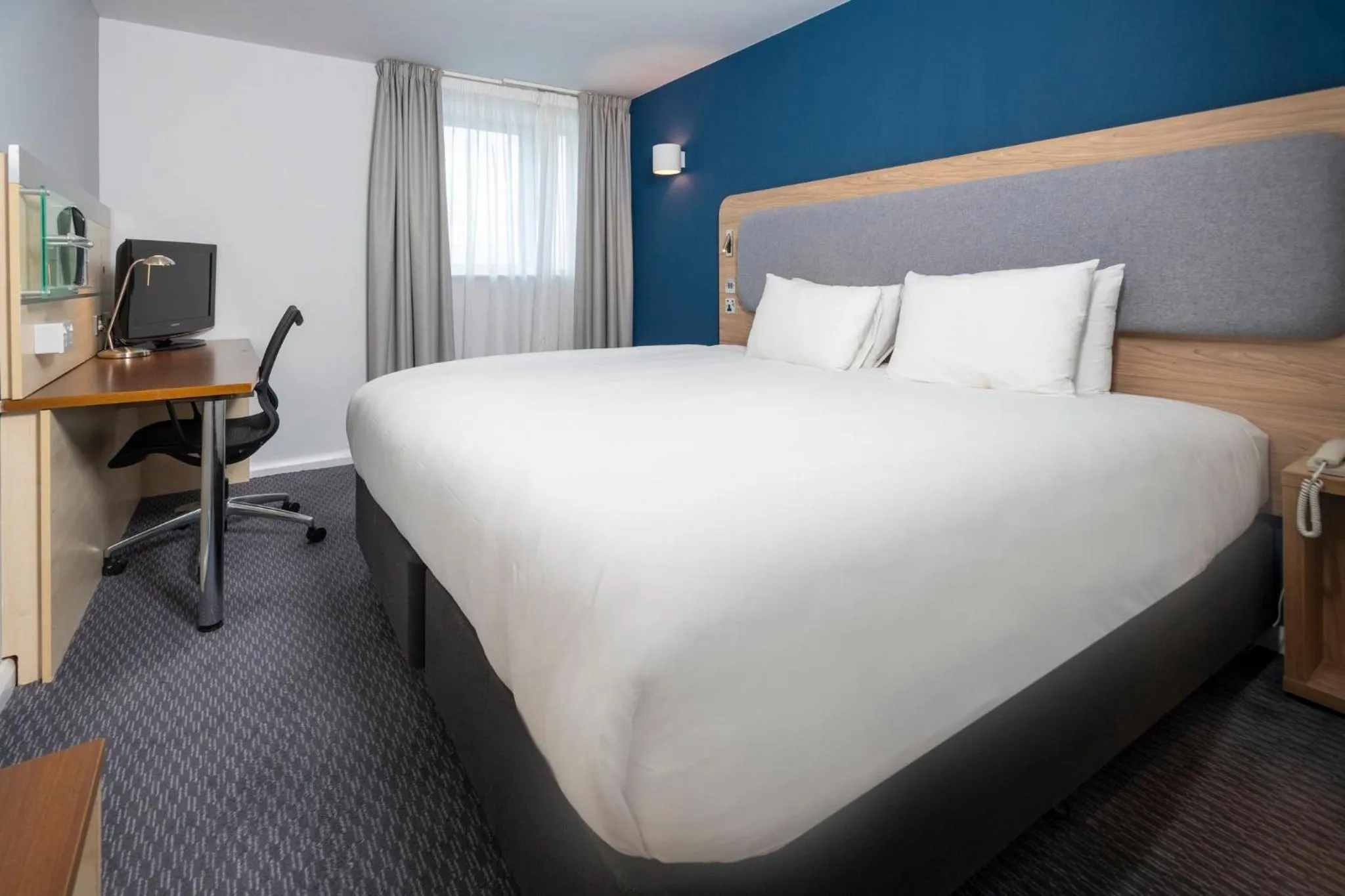 Photo of the whole room, Bed in Holiday Inn Express Swindon City Centre by IHG