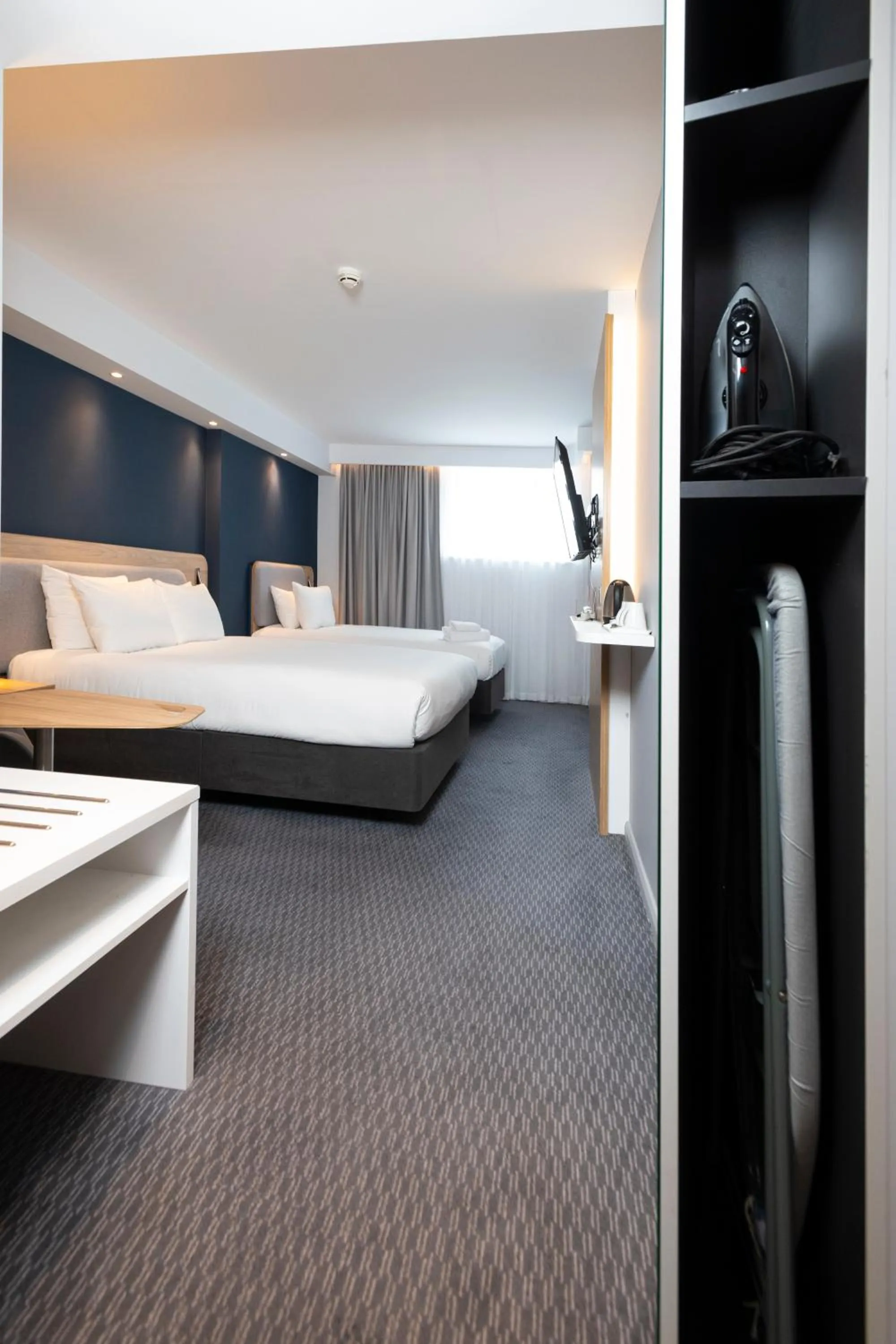 Photo of the whole room, Bed in Holiday Inn Express Swindon City Centre by IHG