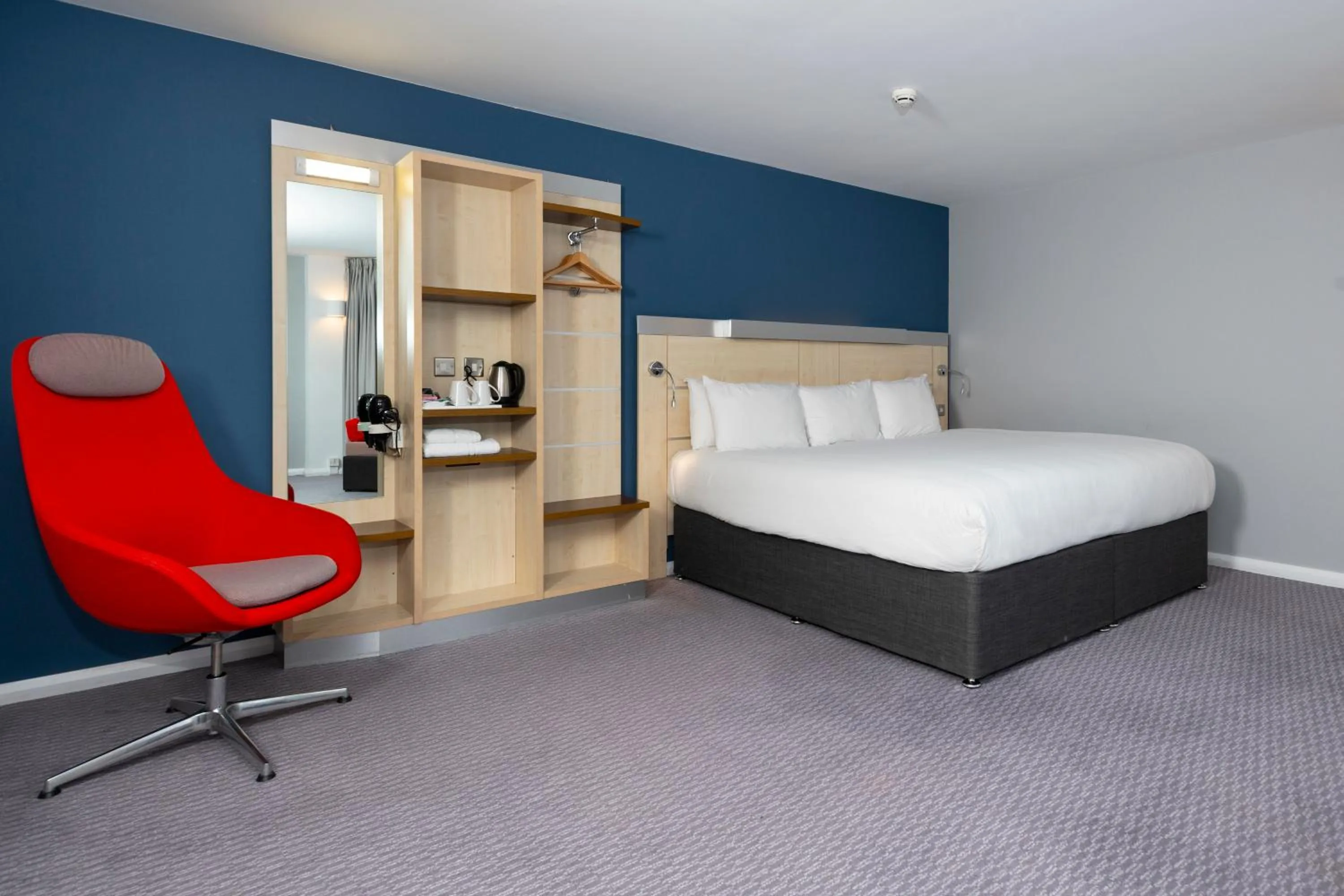 Photo of the whole room, Bed in Holiday Inn Express Swindon City Centre by IHG