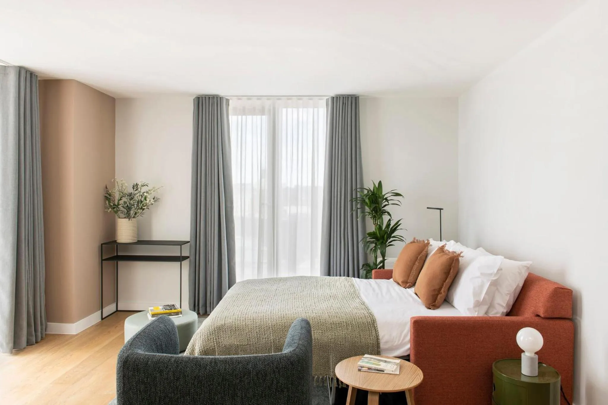 Living room, Bed in Cove Paradise Street