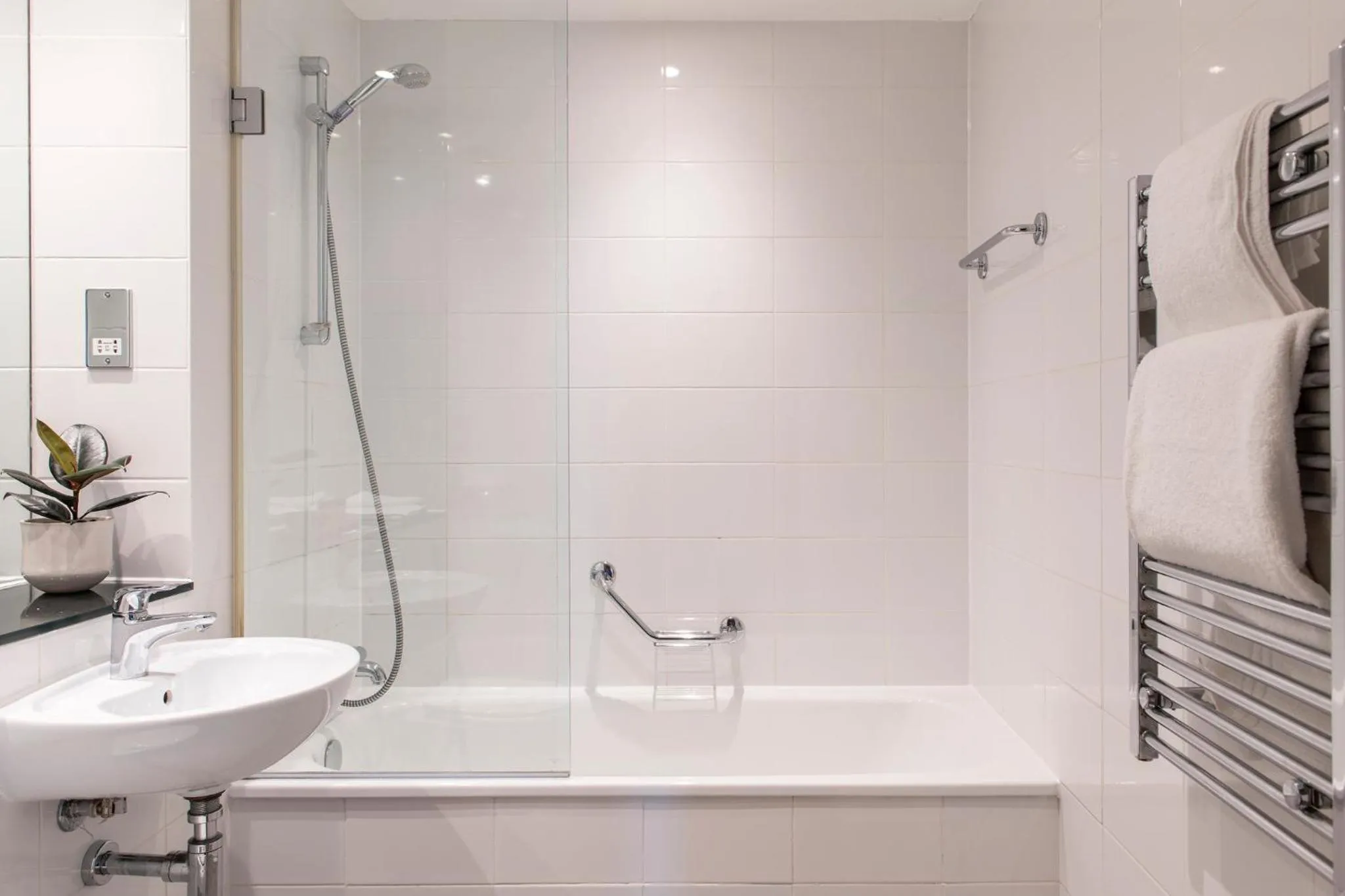 Bathroom in Cove Paradise Street