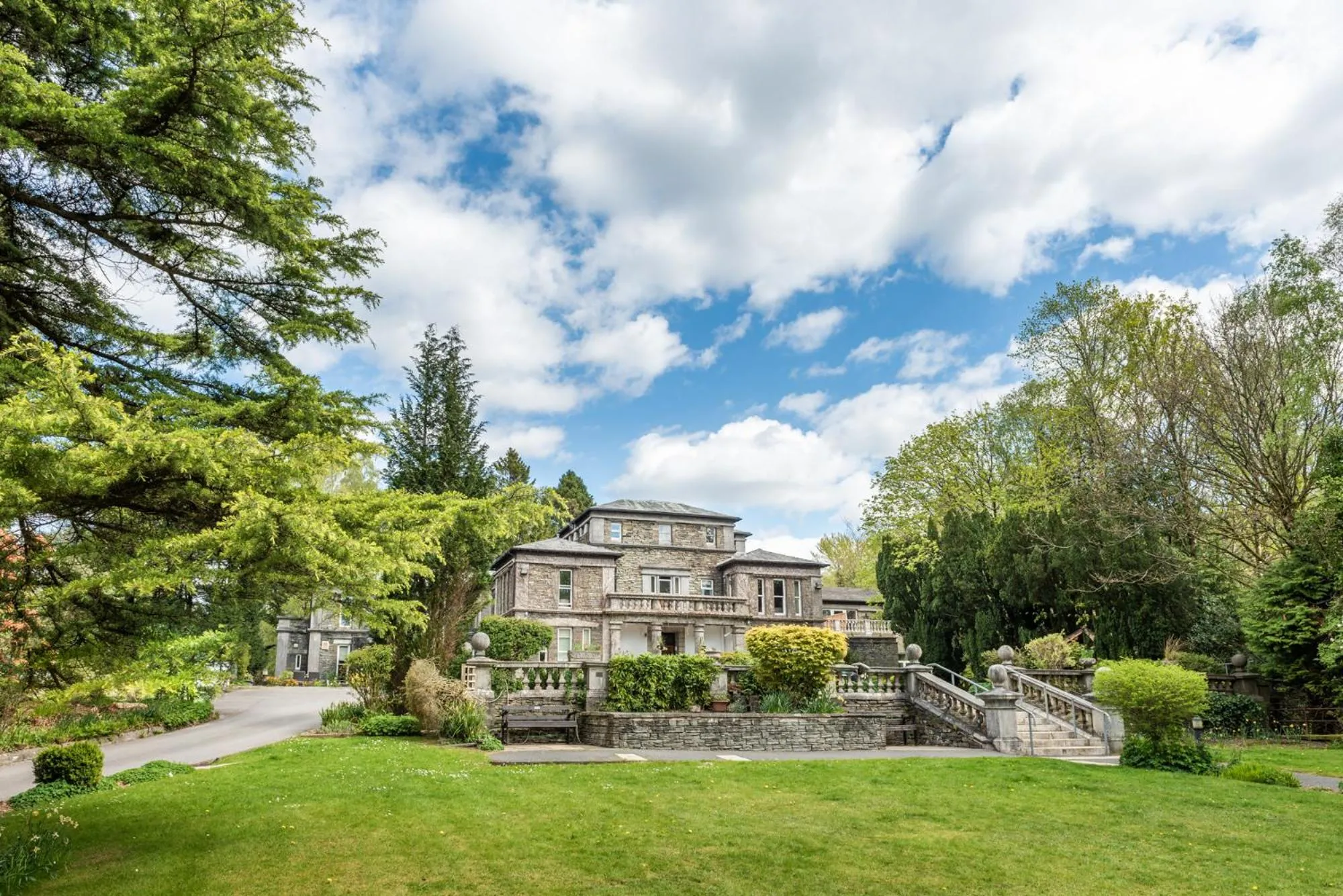 Property building in Windermere Manor Hotel