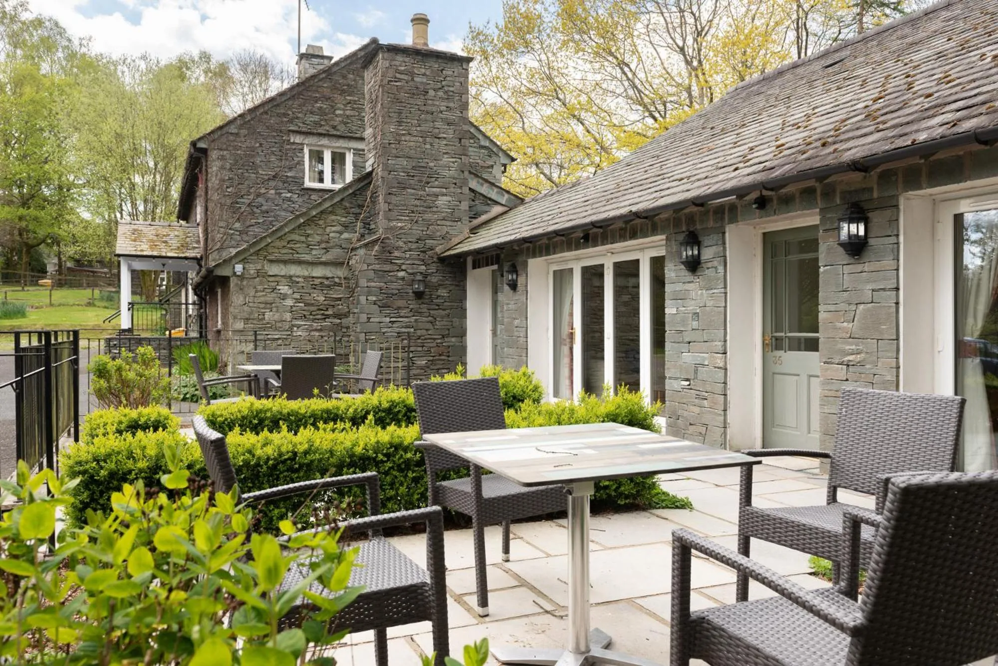 Patio in Windermere Manor Hotel