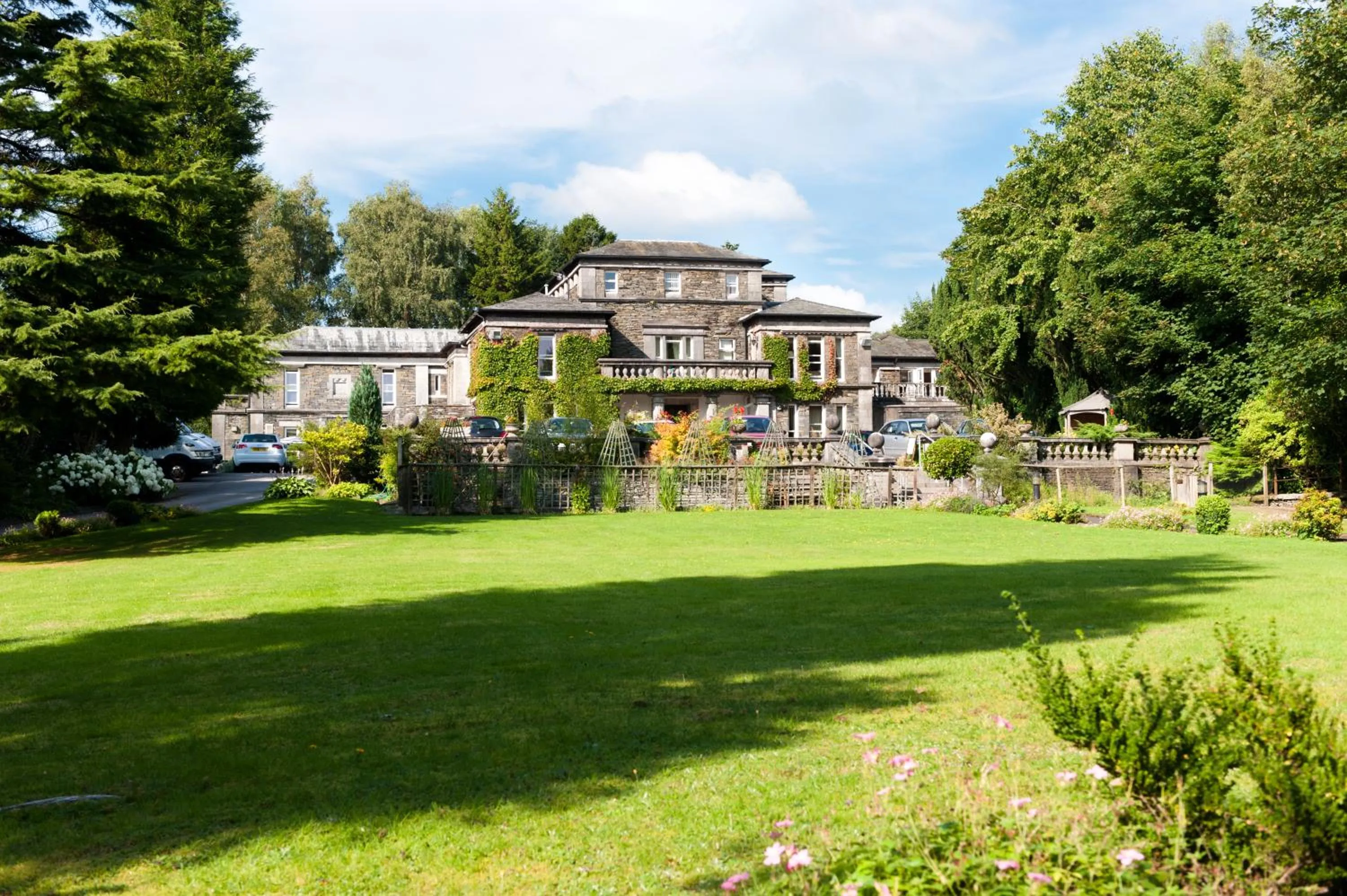 Property building in Windermere Manor Hotel