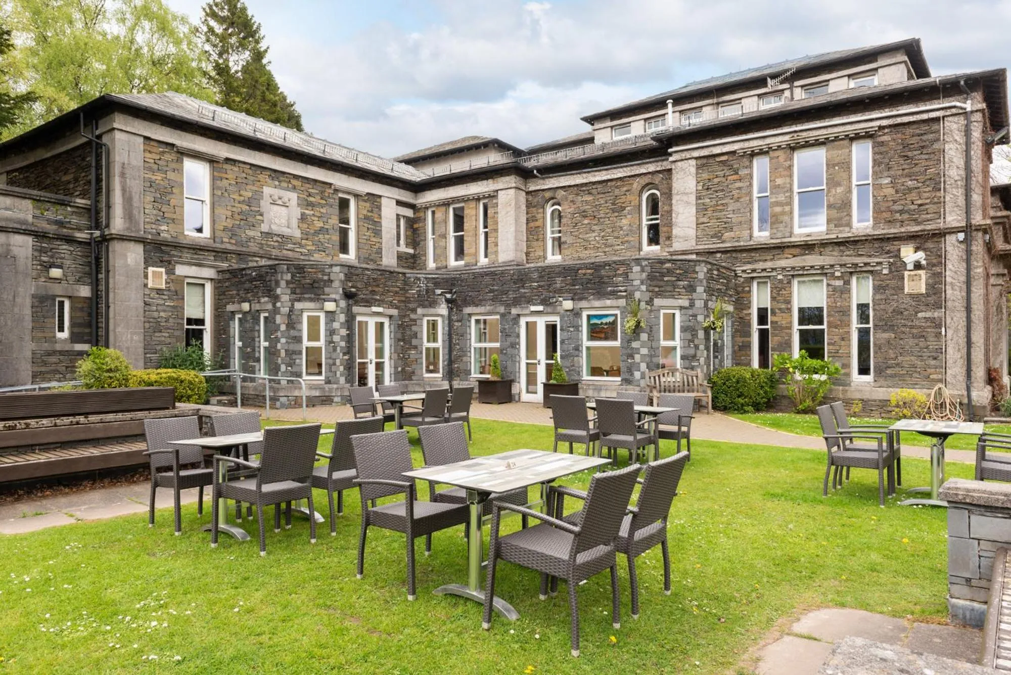 Patio in Windermere Manor Hotel