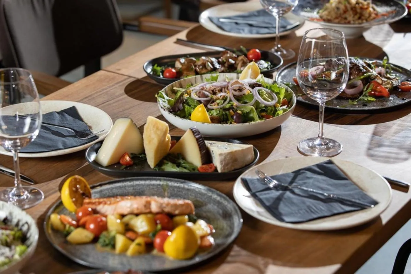 Restaurant/places to eat in Capitоl Suites & Apartments