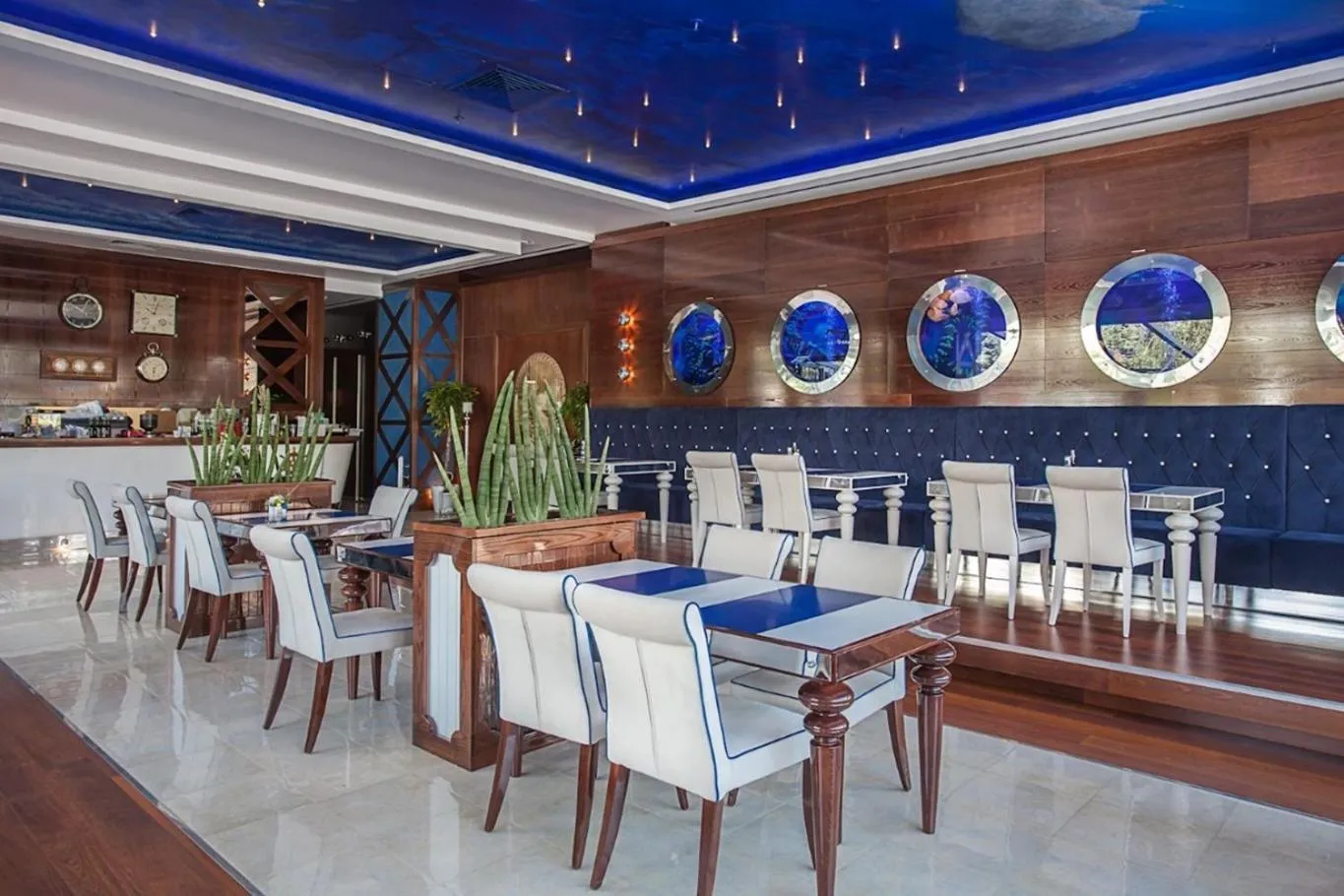 Restaurant/places to eat in Capitоl Suites & Apartments