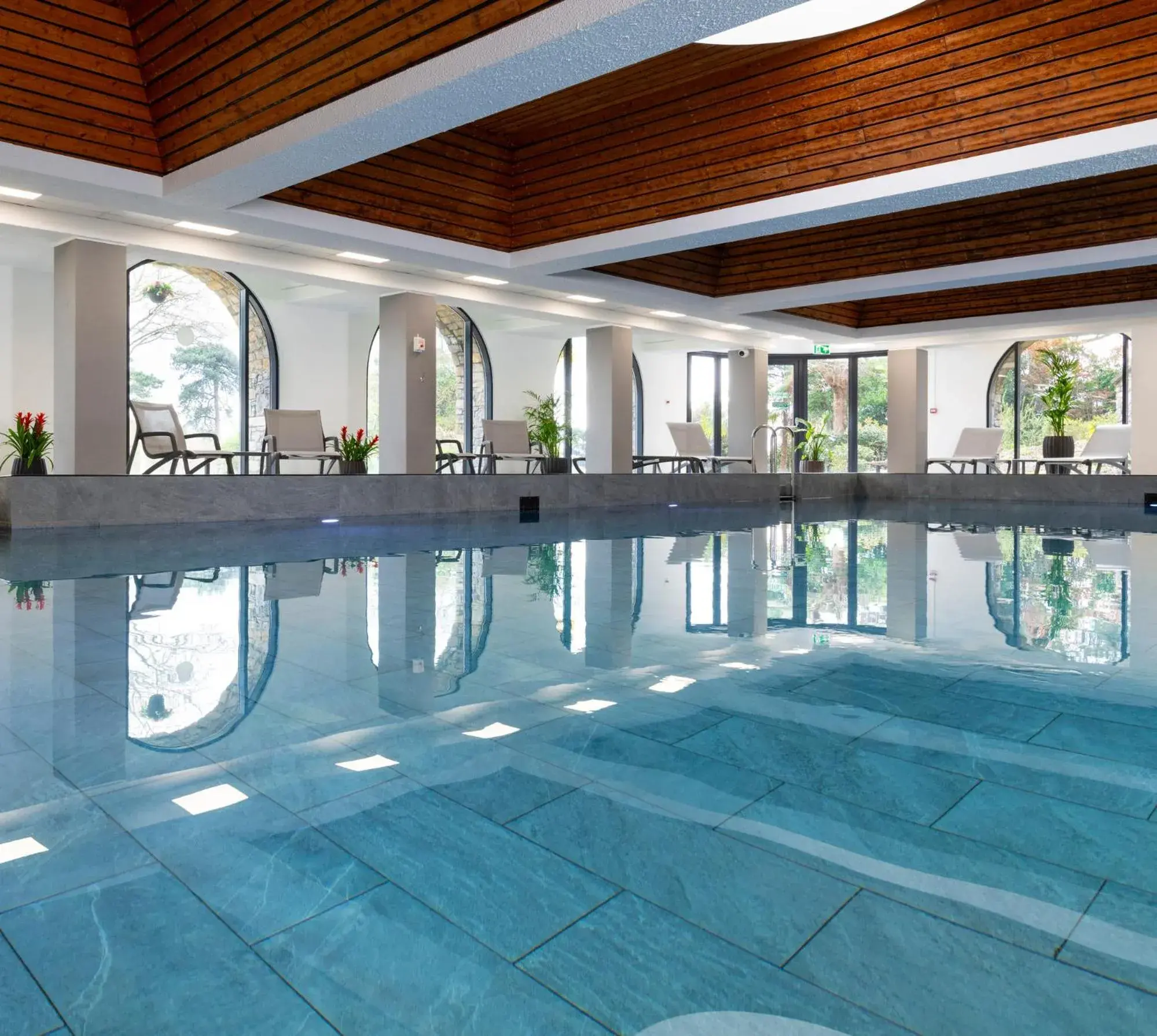 Swimming pool in Cliffden Hotel Swimming pool in Cliffden Hotel