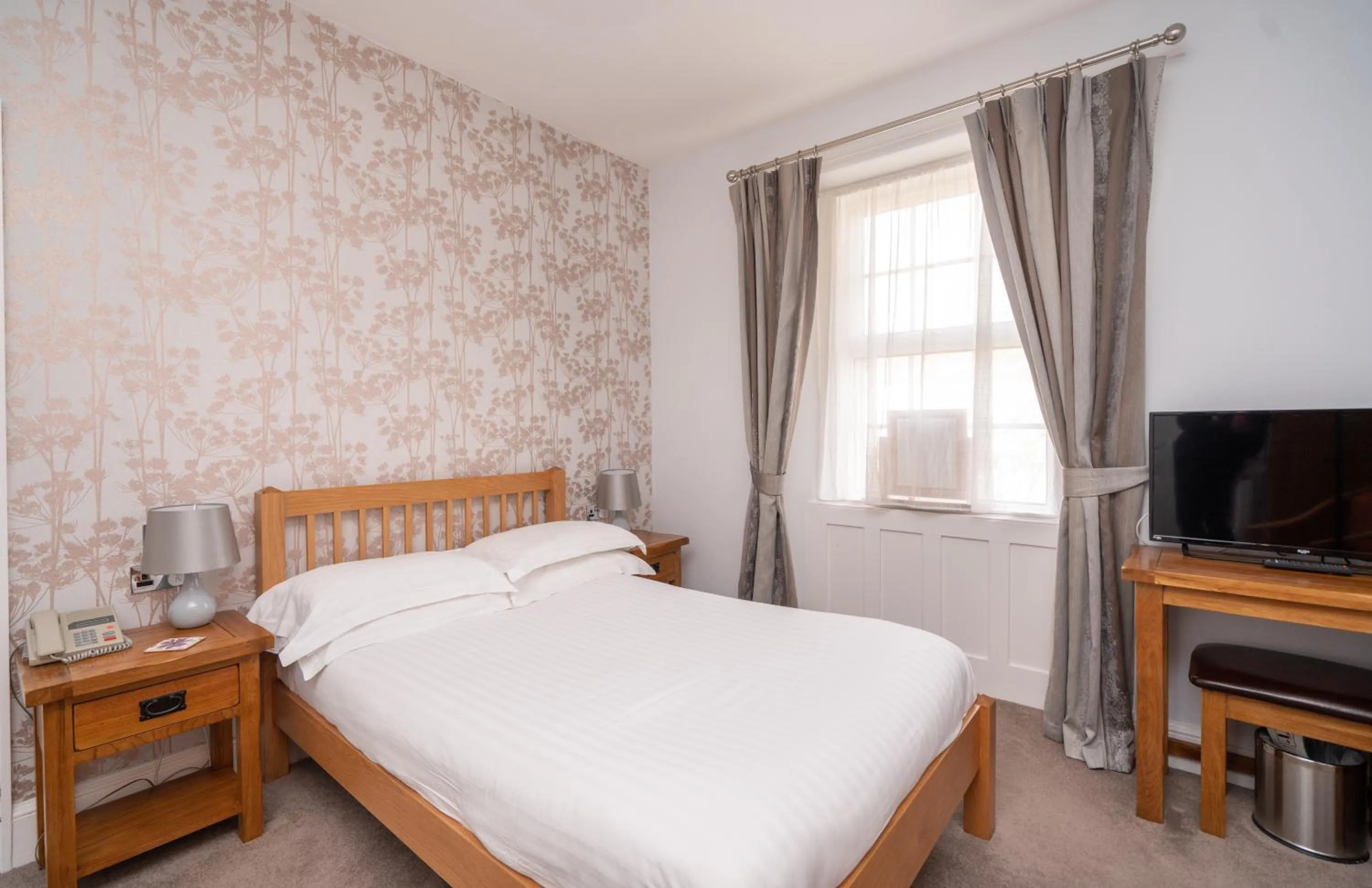 Bed in Lauriston Hotel