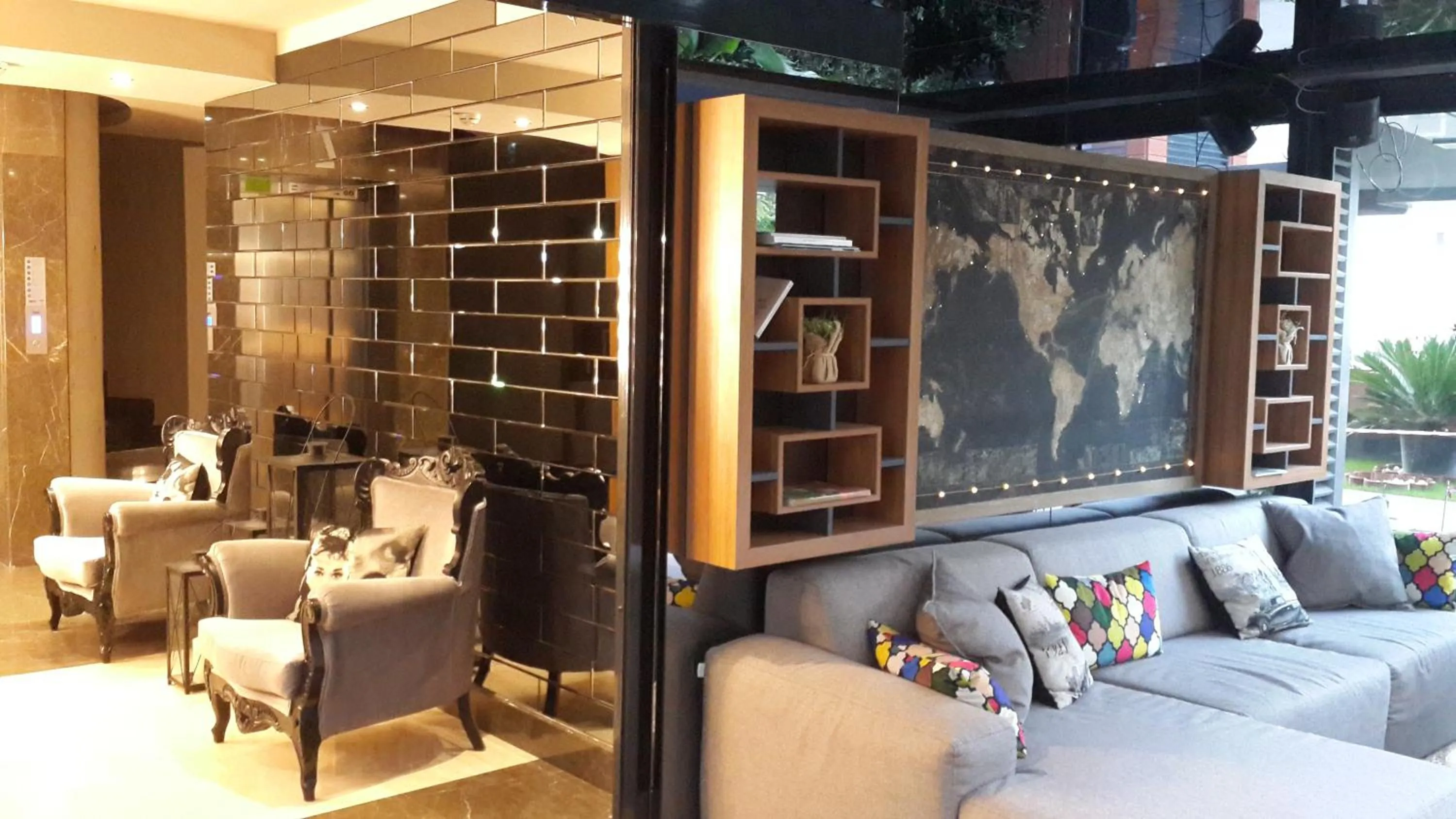 Library in BMK APART Otel