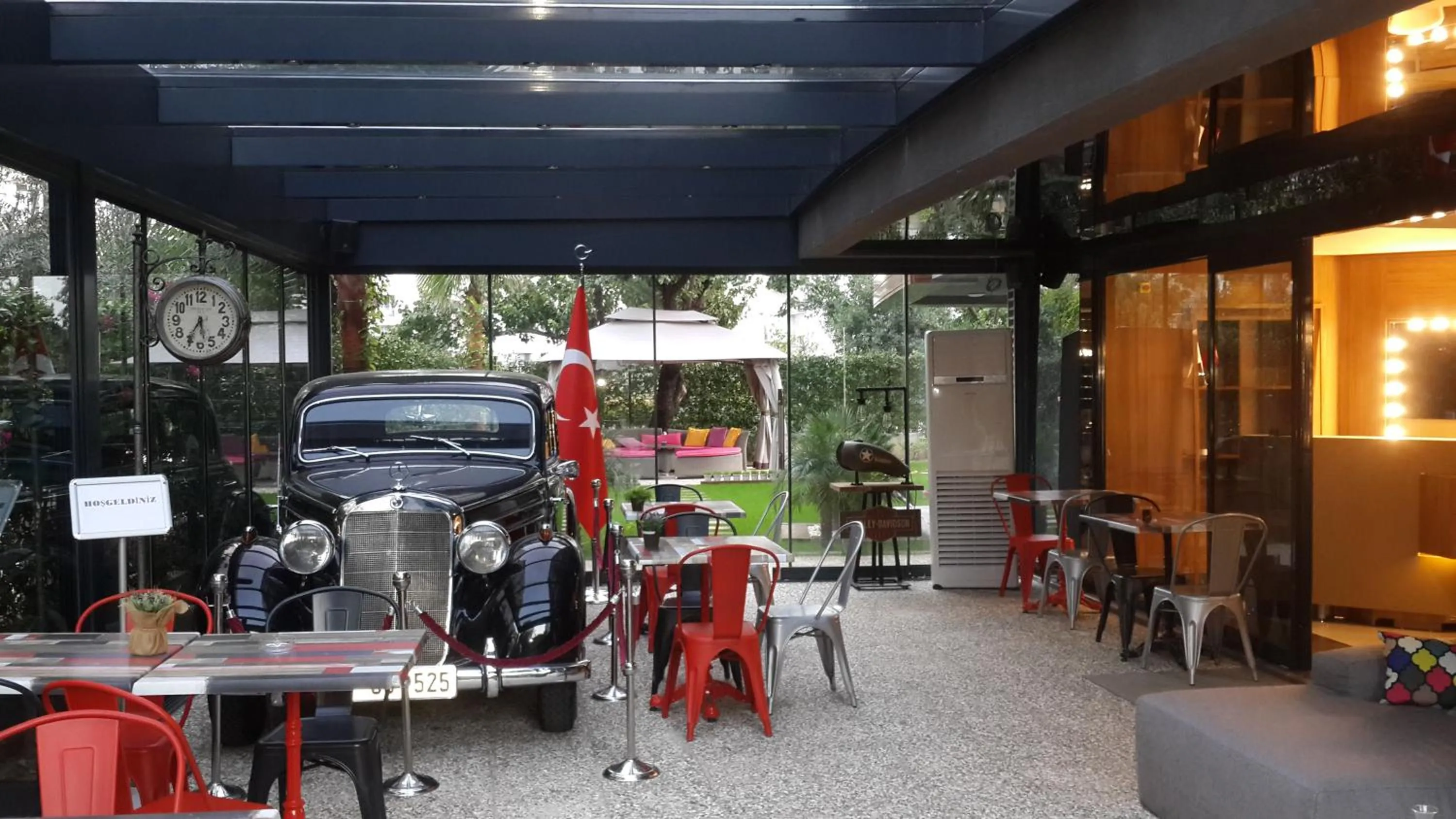 Restaurant/places to eat in BMK APART Otel