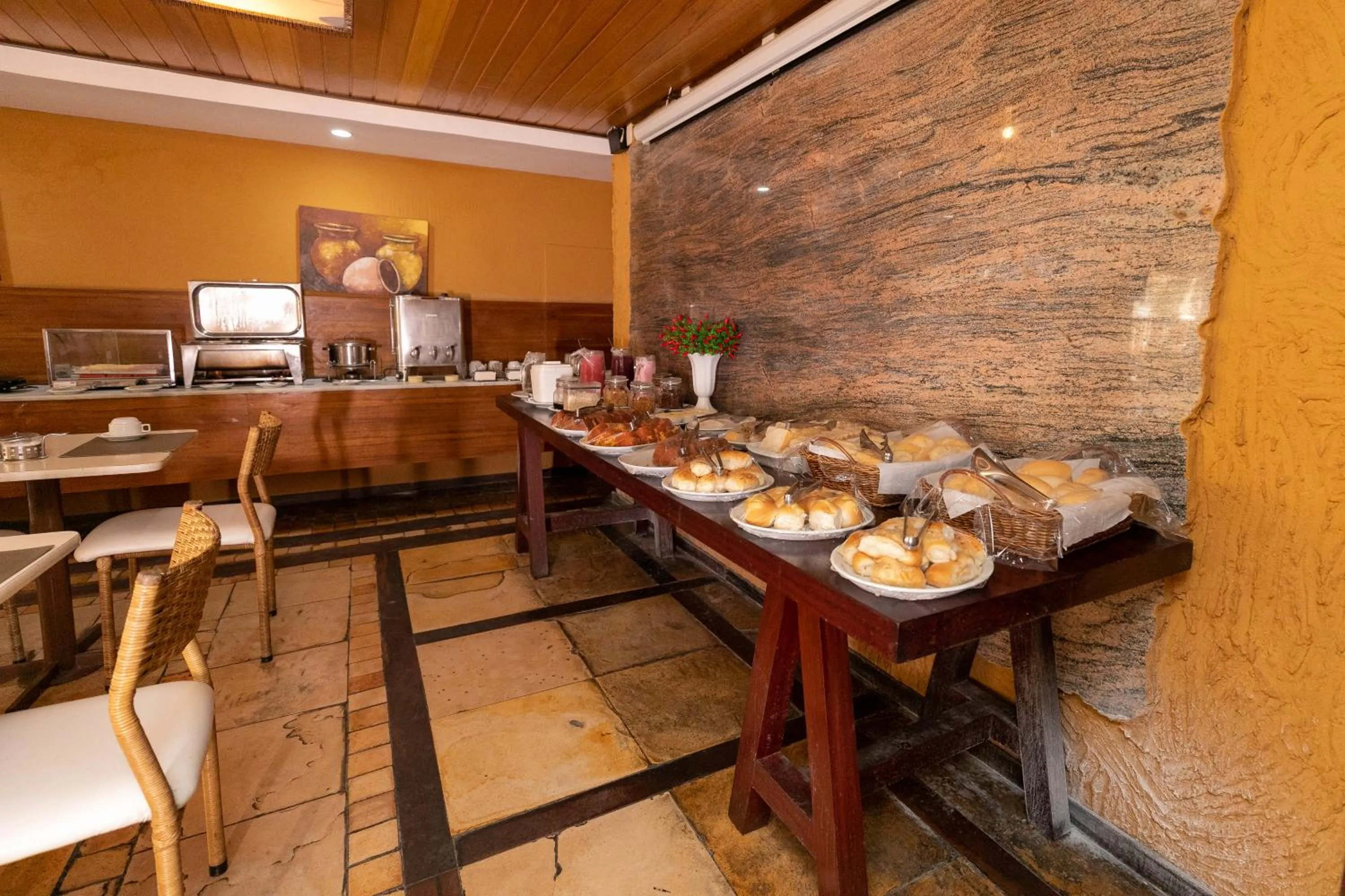 Restaurant/places to eat in Safari Natal Beach Hotel