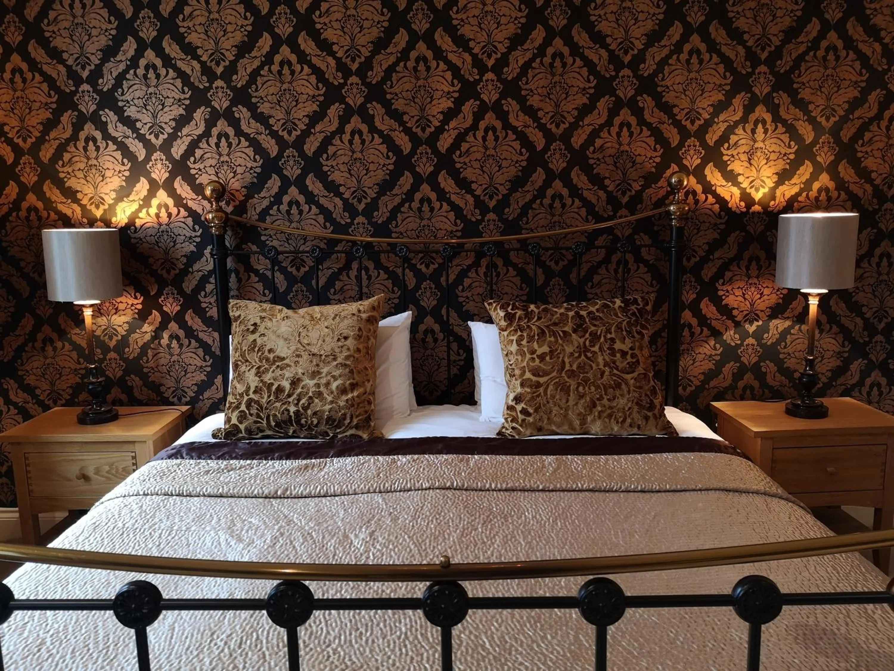 Bedroom, Bed in Glangwili Mansion - Luxury 5 star Bed & Breakfast