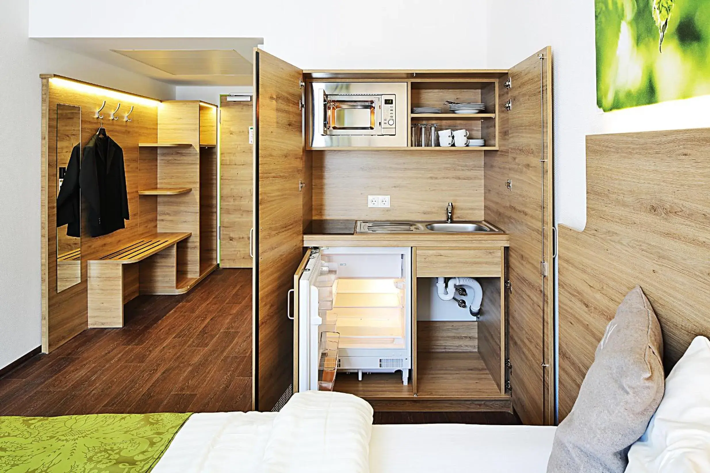 Kitchen or kitchenette, Bed in Green Deer Bavarian Hotel Kitchen or kitchenette, Bed in Green Deer Bavarian Hotel