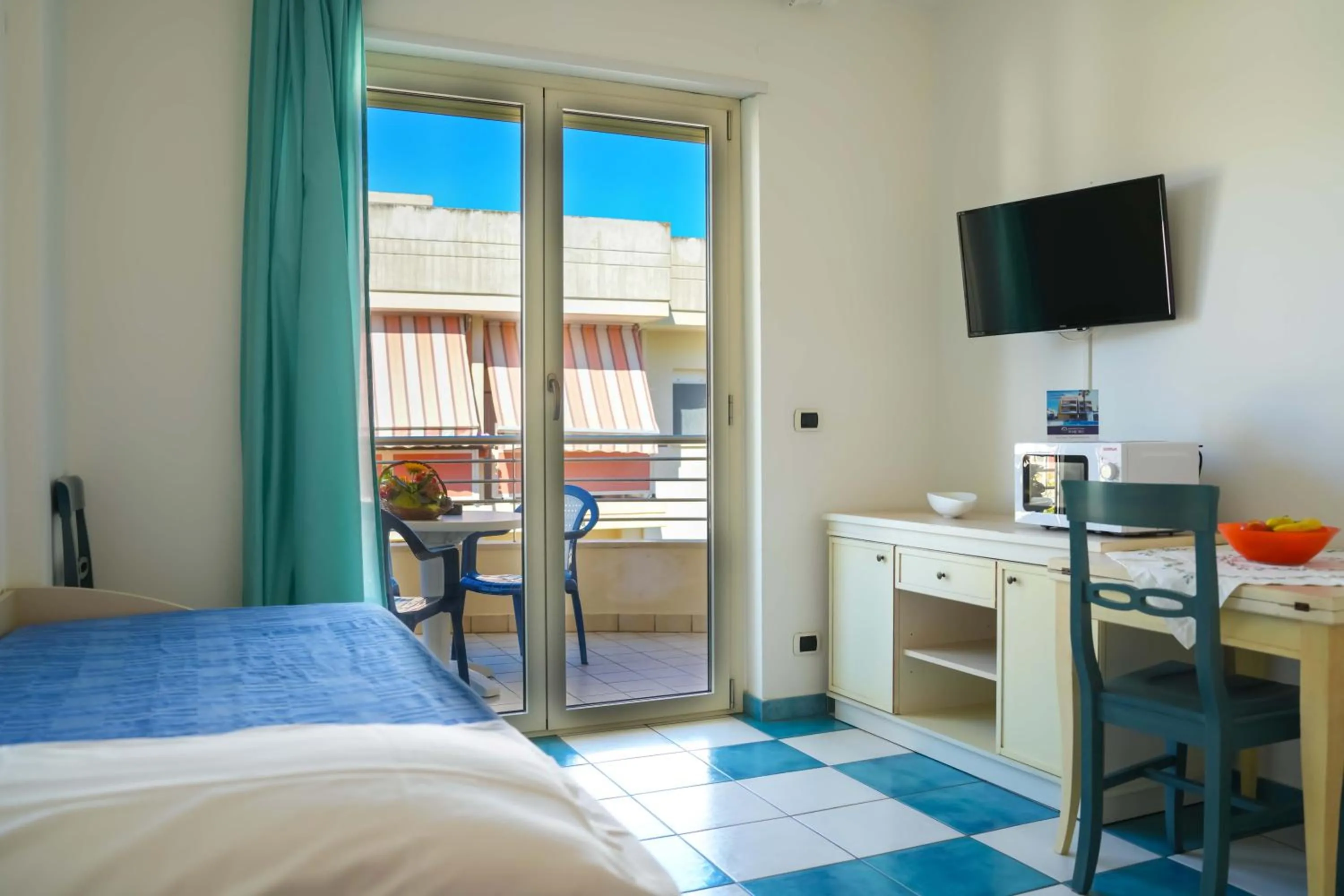 Living room, Bed in Mare Blu Residence