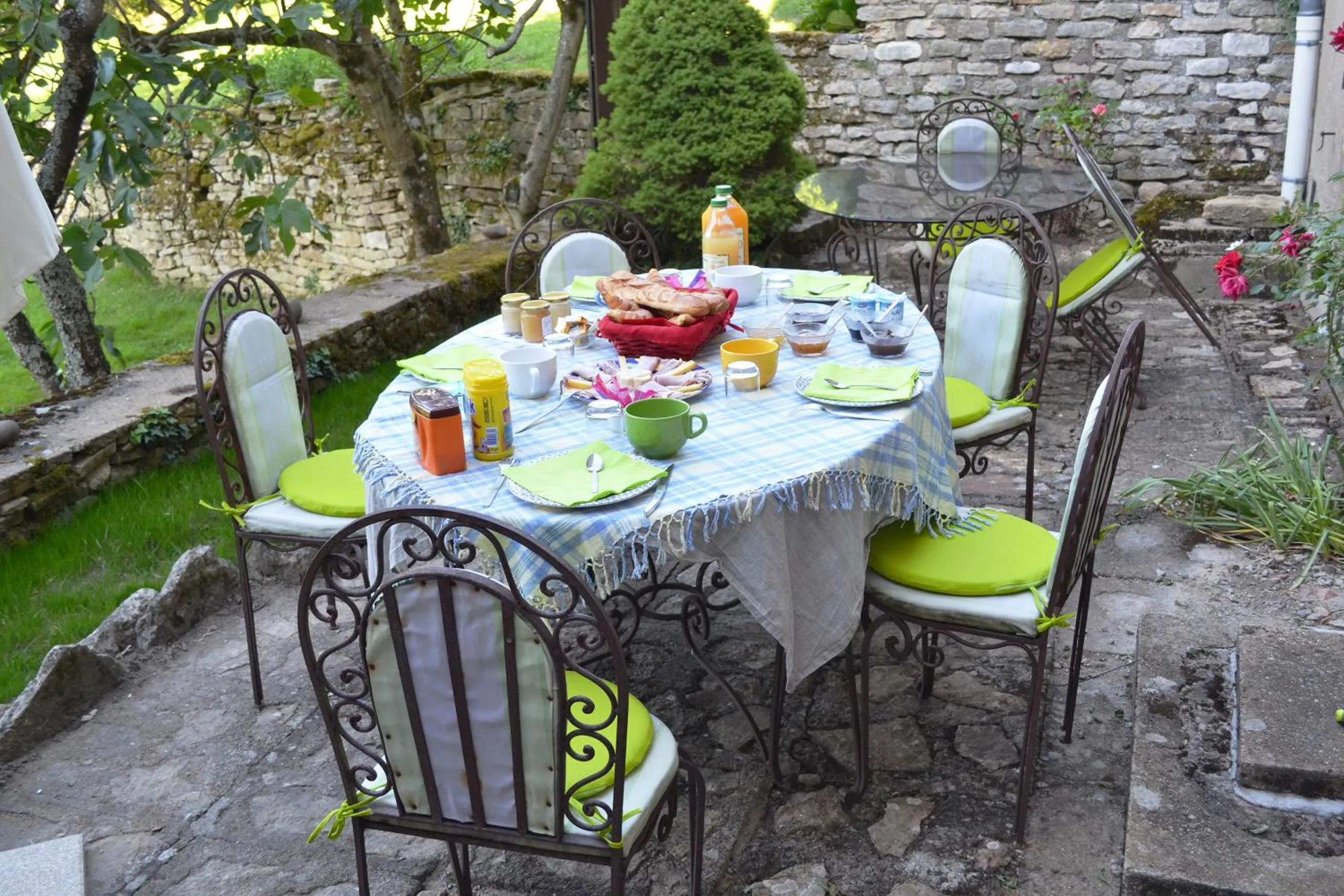 Continental breakfast in La Follye Mancey