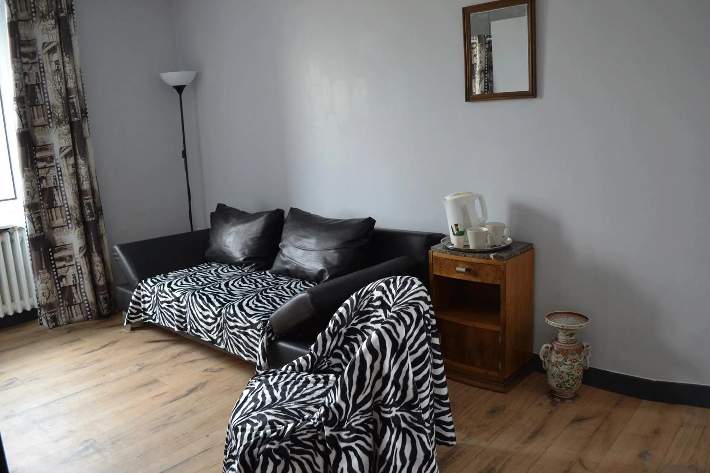 Living room, Bed in La Follye Mancey