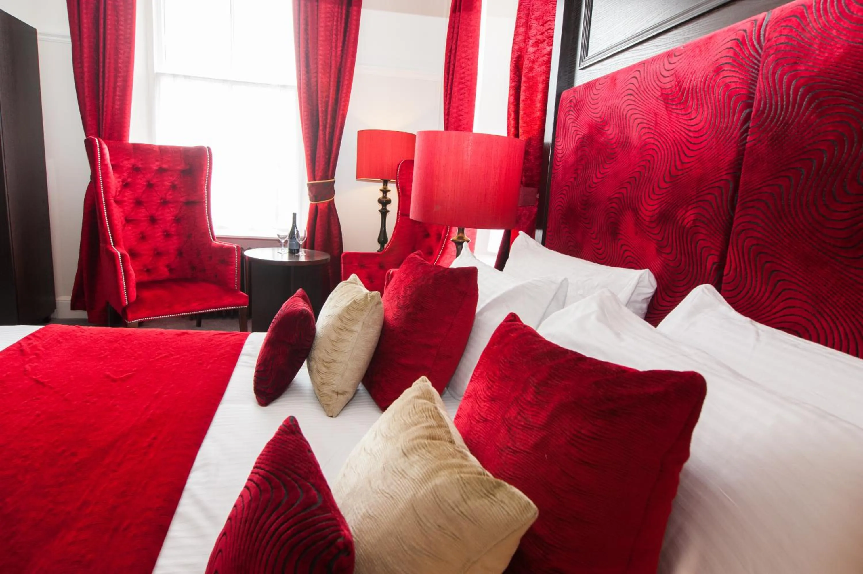 Bedroom, Bed in Invernairne