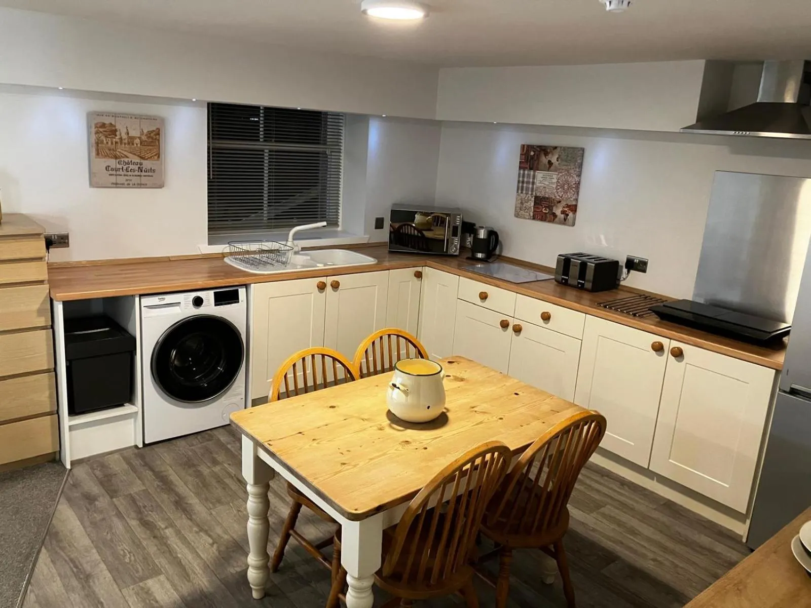 Dining area in Invernairne
