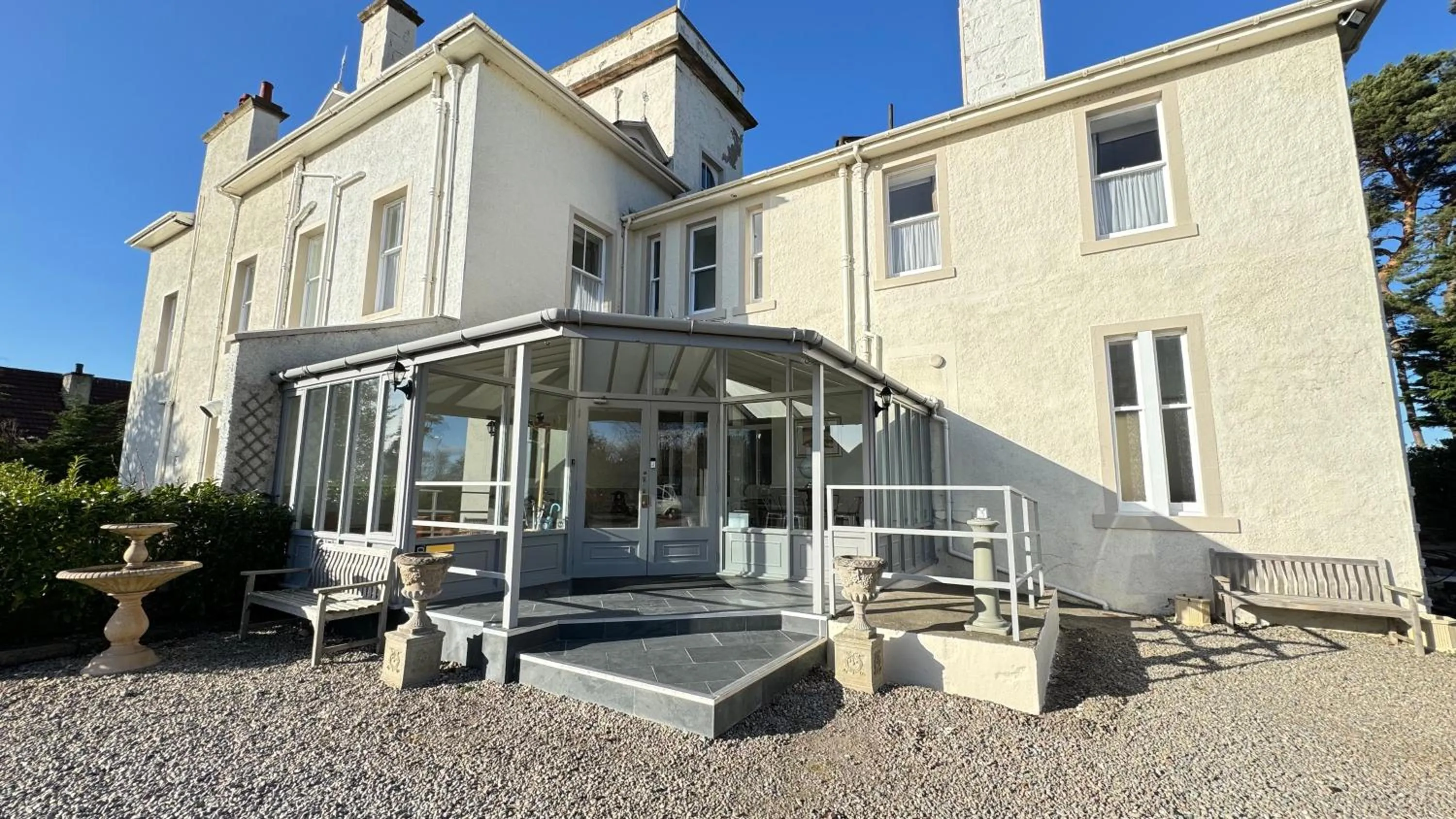 Property building in Invernairne