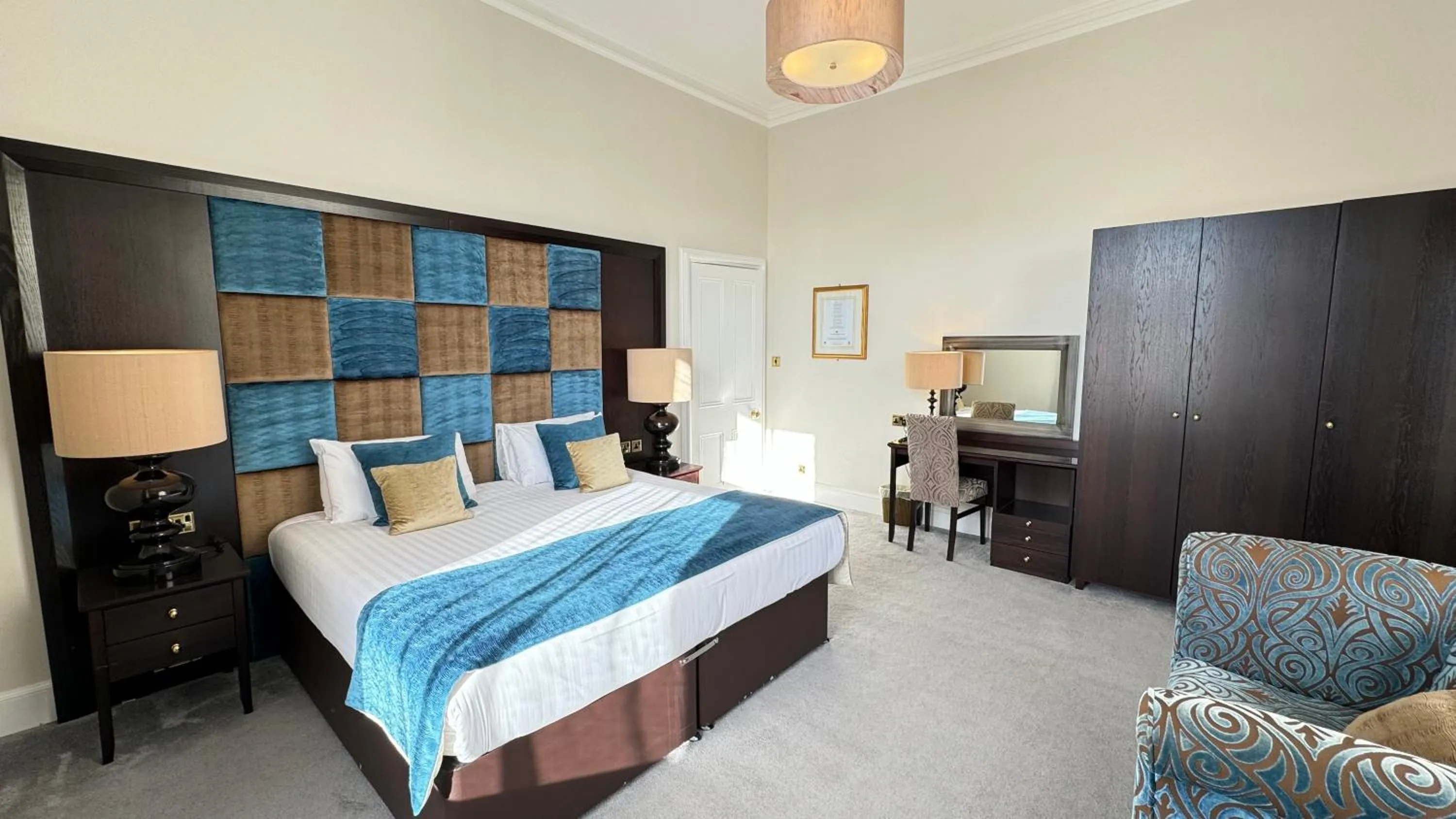 Property building, Bed in Invernairne