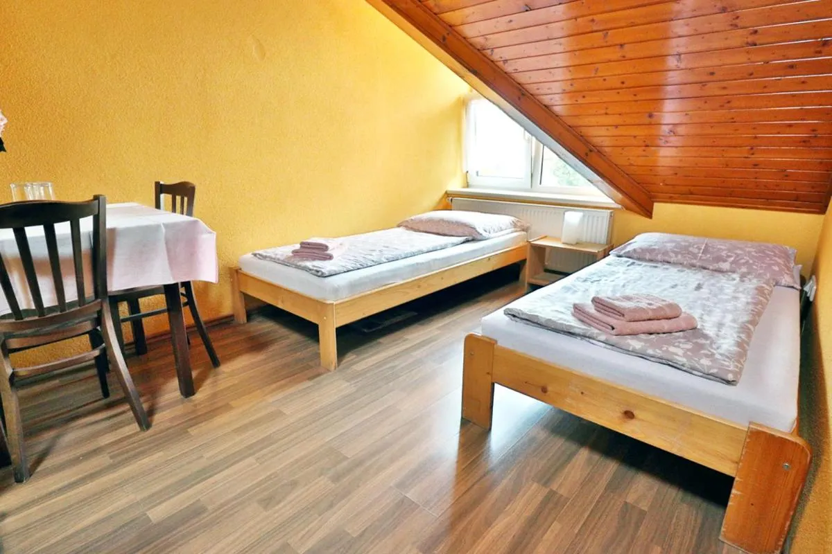 Twin Room with Bathroom - single occupancy in Bezměrovský dvůr Kroměříž